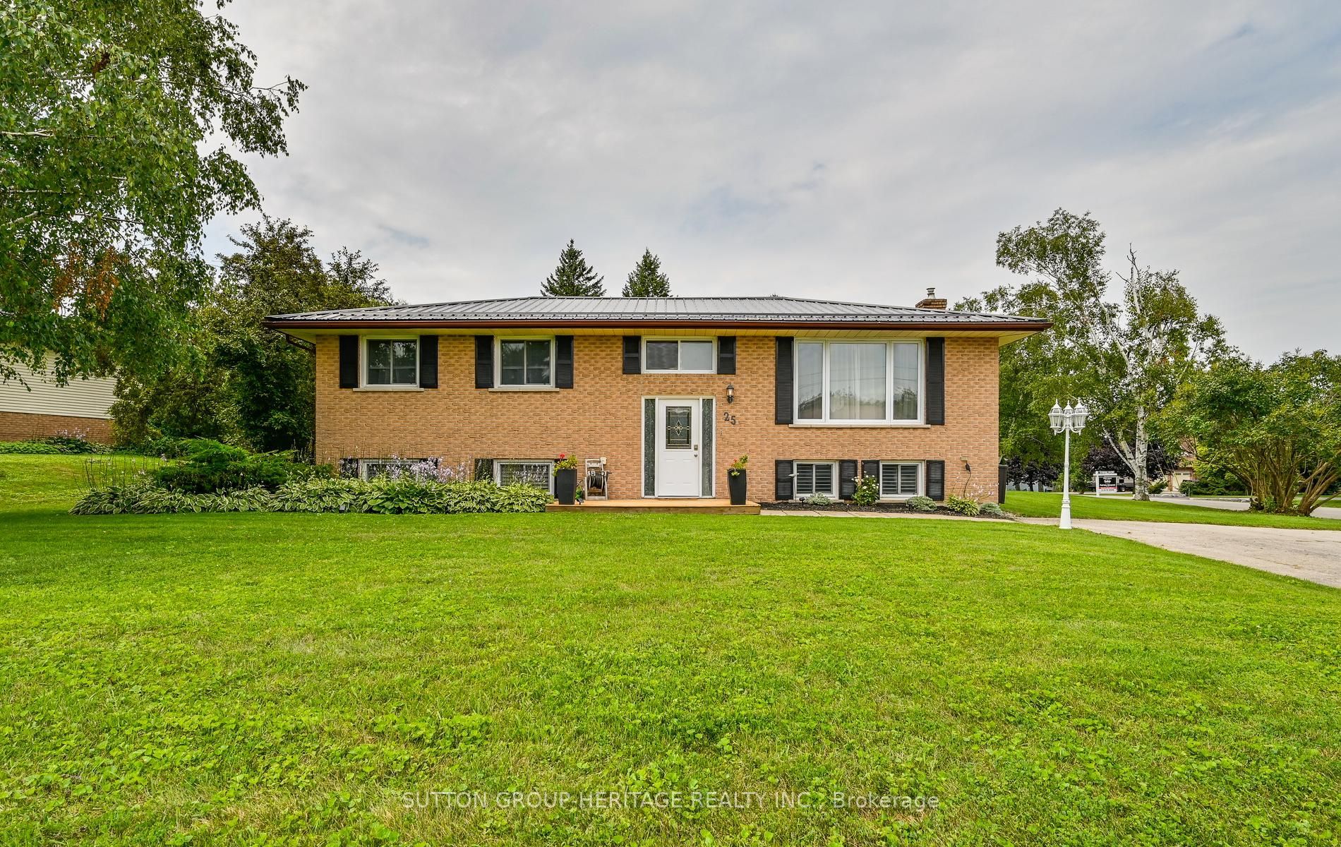 25 Manvers Drive Property Photo 1