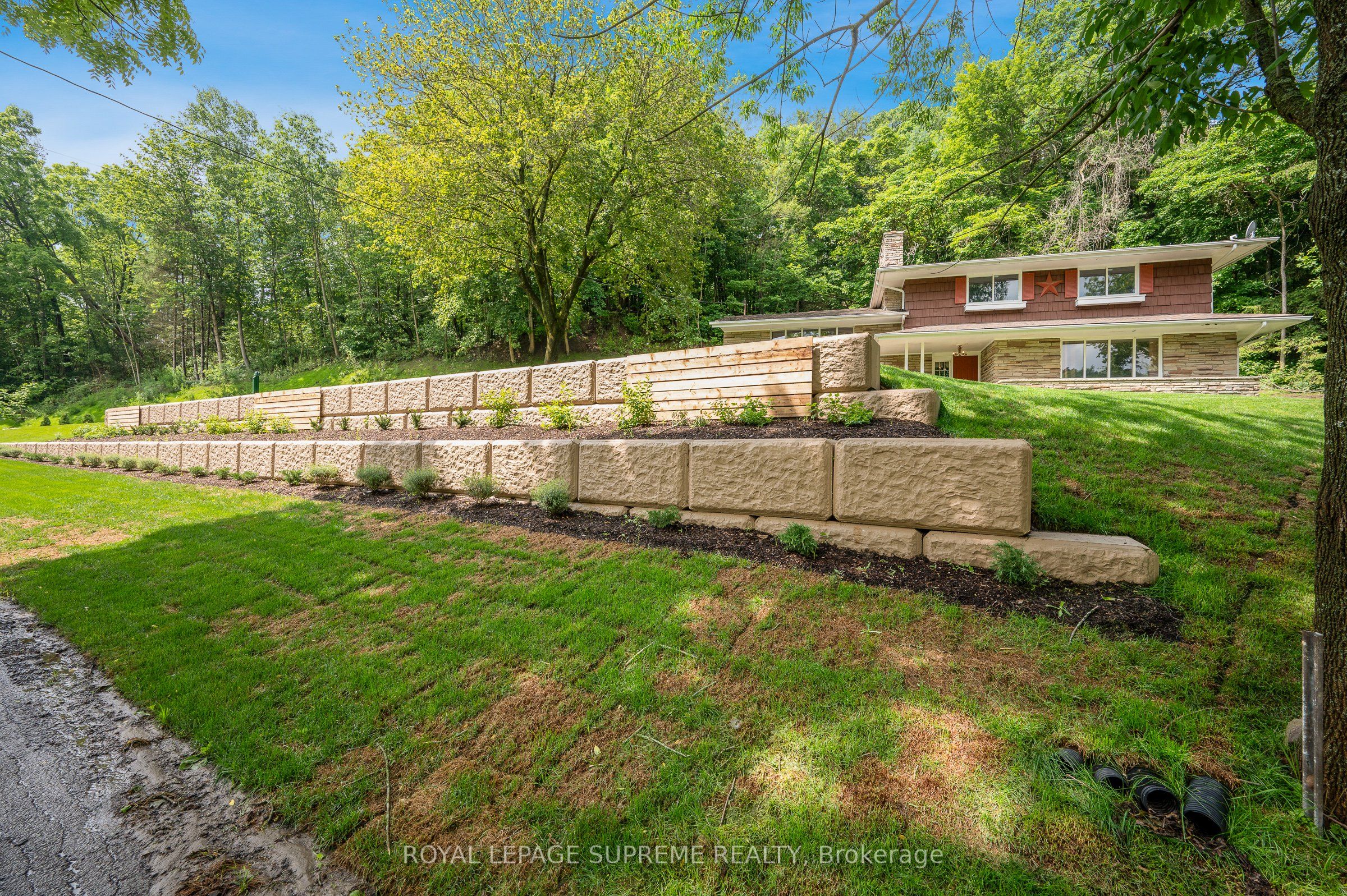 2035 Hollow Road Property Photo 5