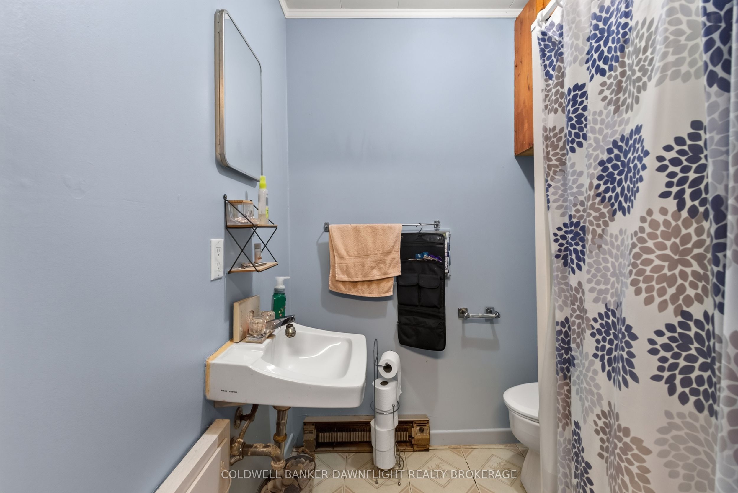37 Main Street E Property Photo 11