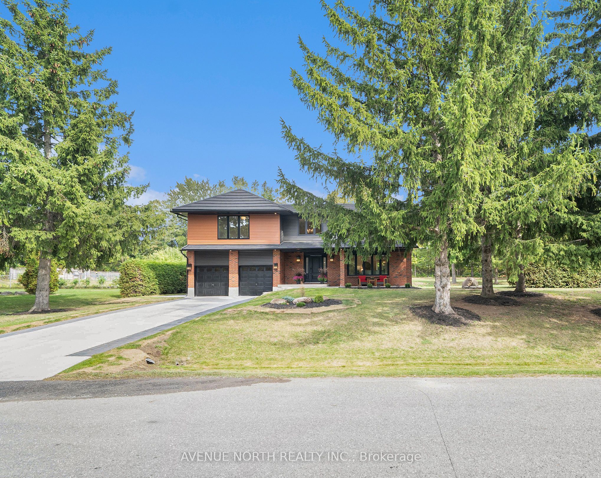 19 Newland Drive E Property Photo 2