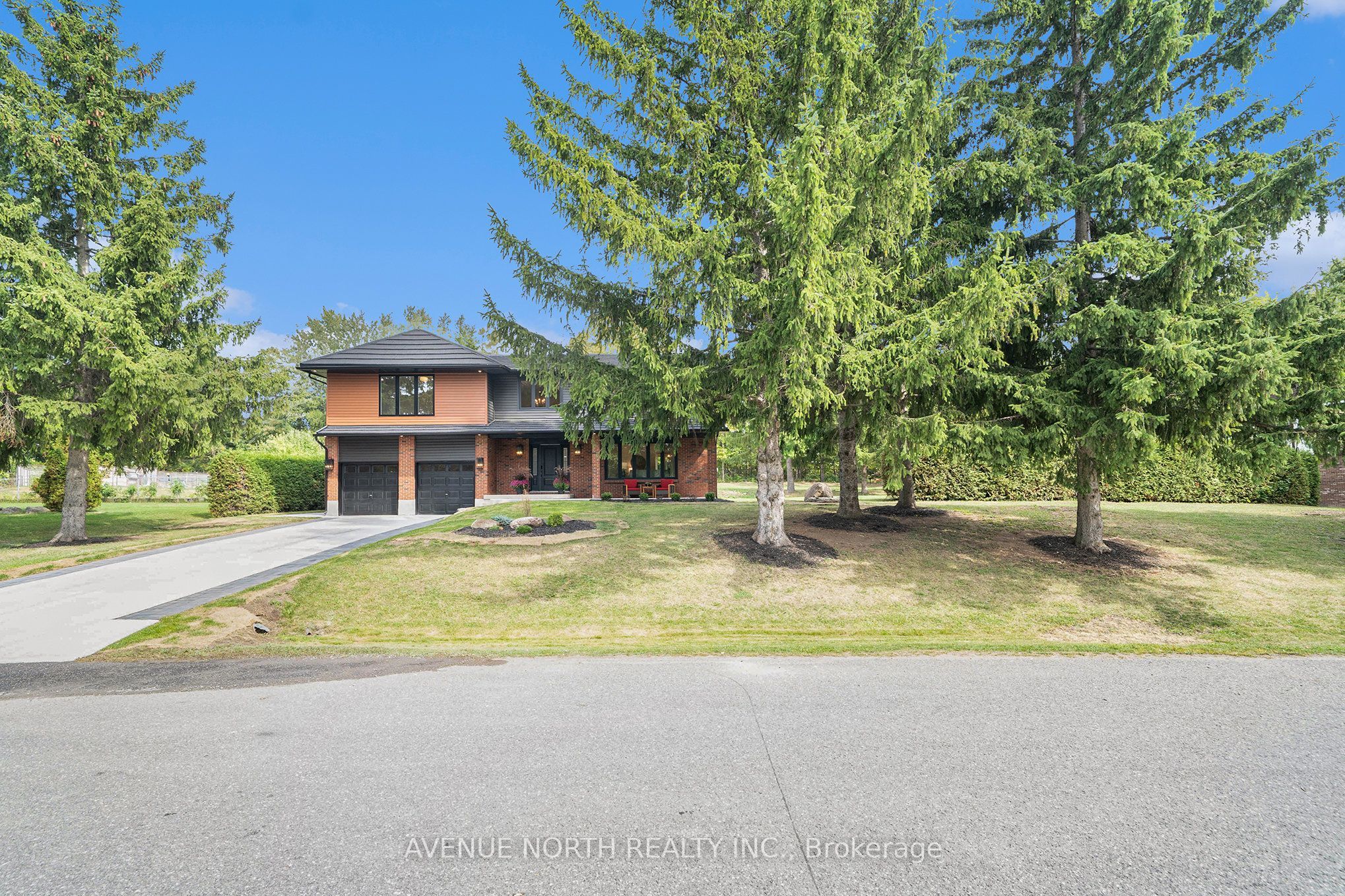 19 Newland Drive E Property Photo 3