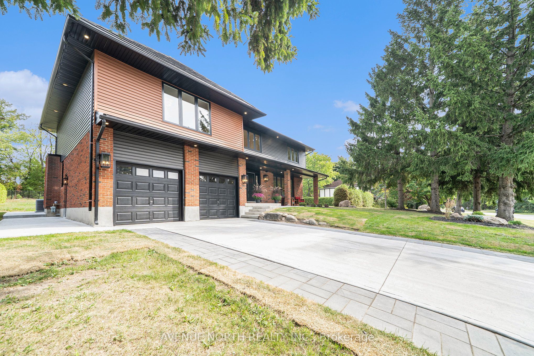 19 Newland Drive E Property Photo 4