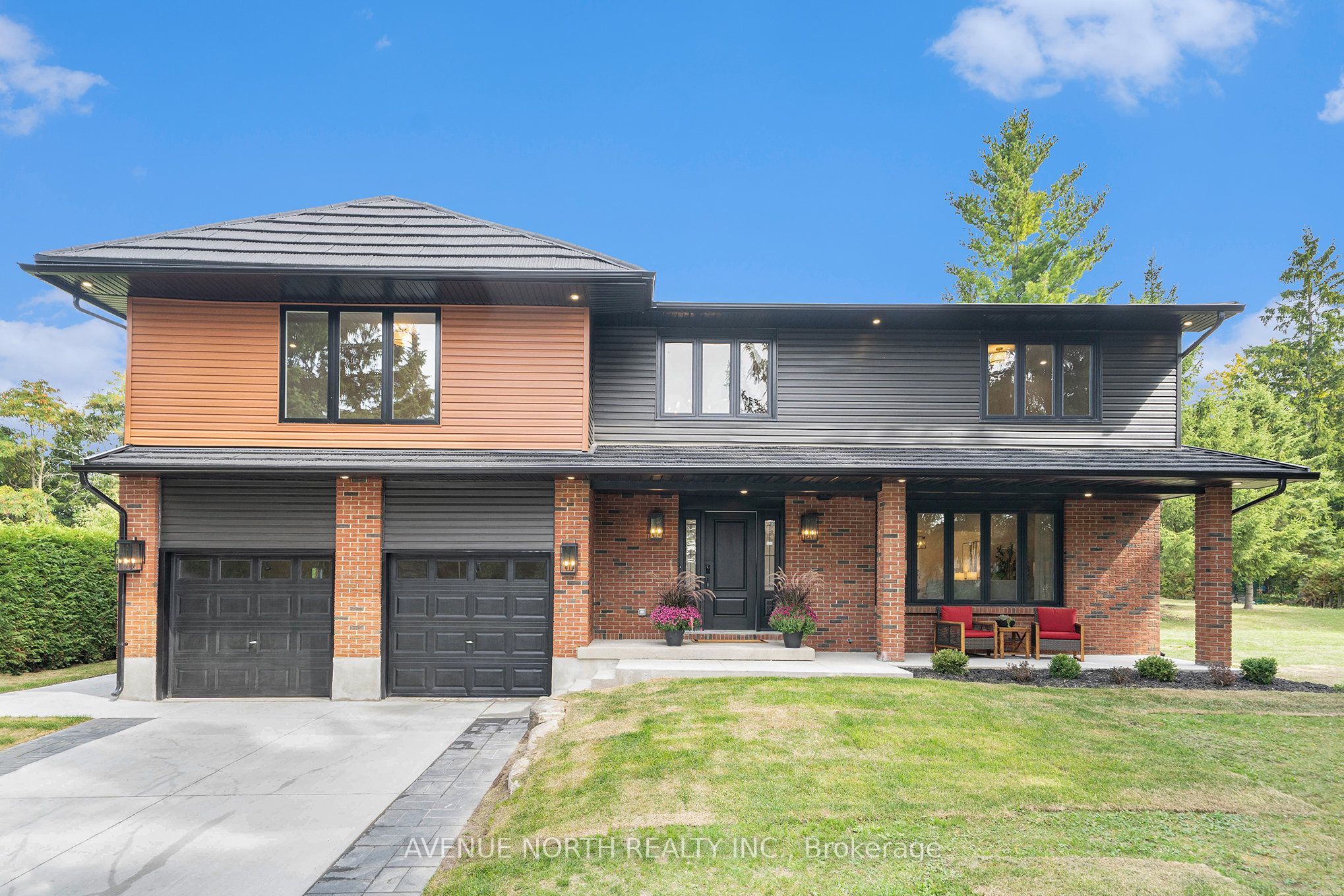 19 Newland Drive E Property Photo 5