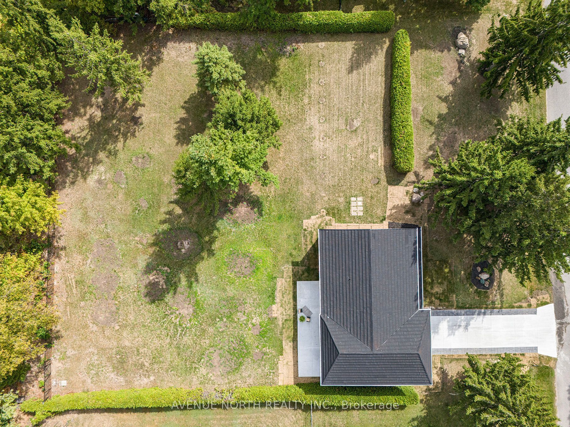 19 Newland Drive E Property Photo 9