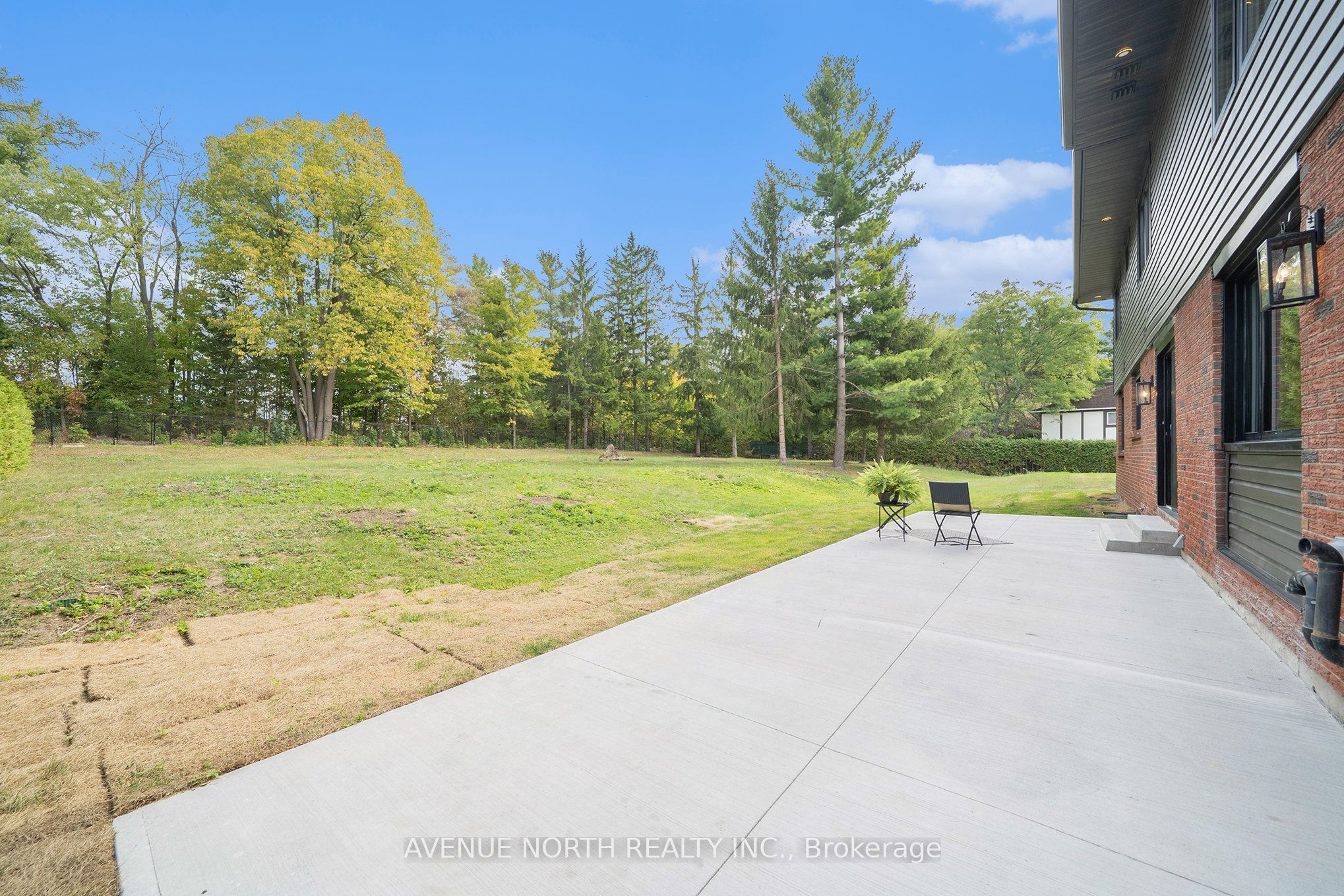 19 Newland Drive E Property Photo 13