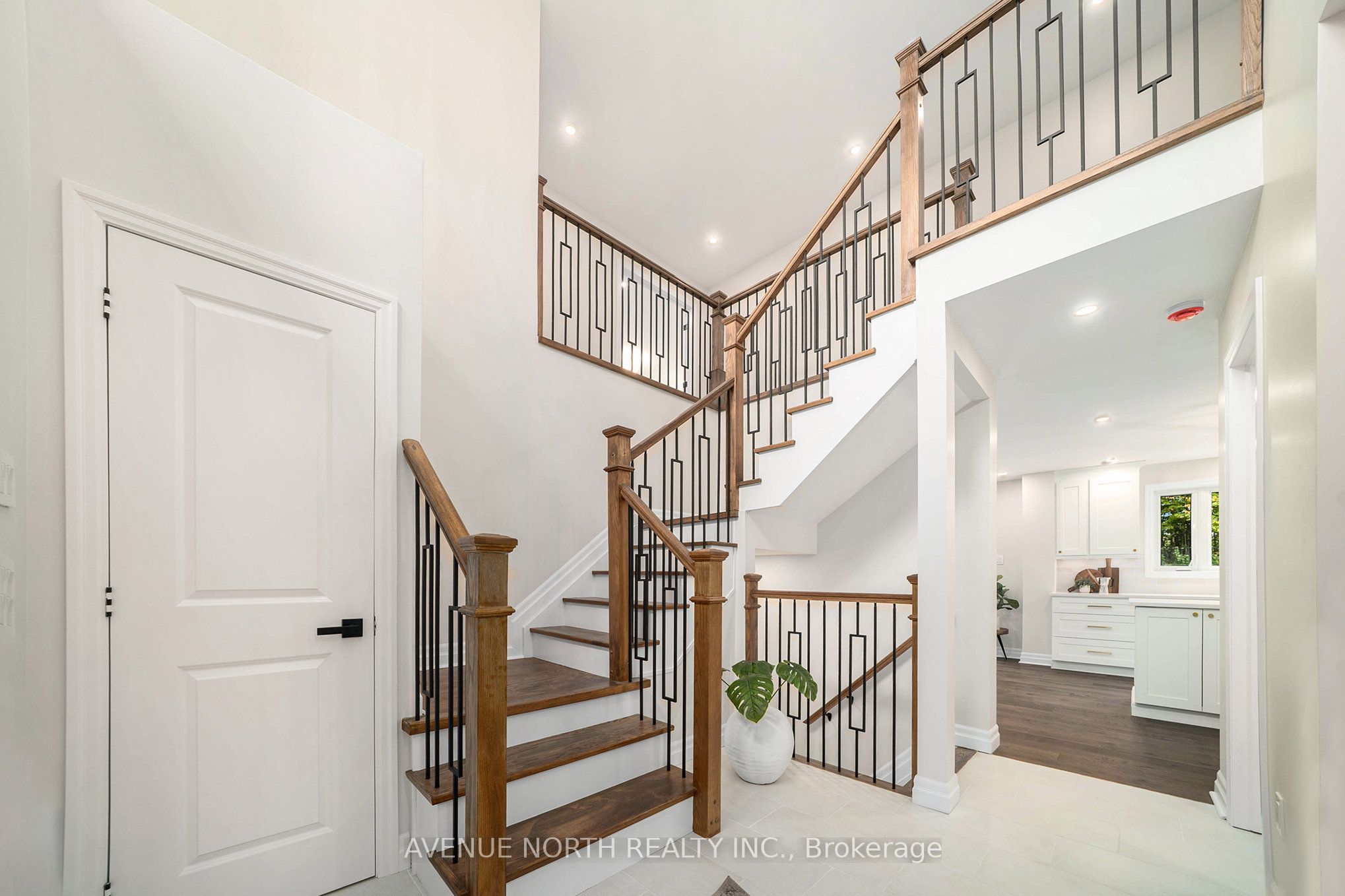 19 Newland Drive E Property Photo 14