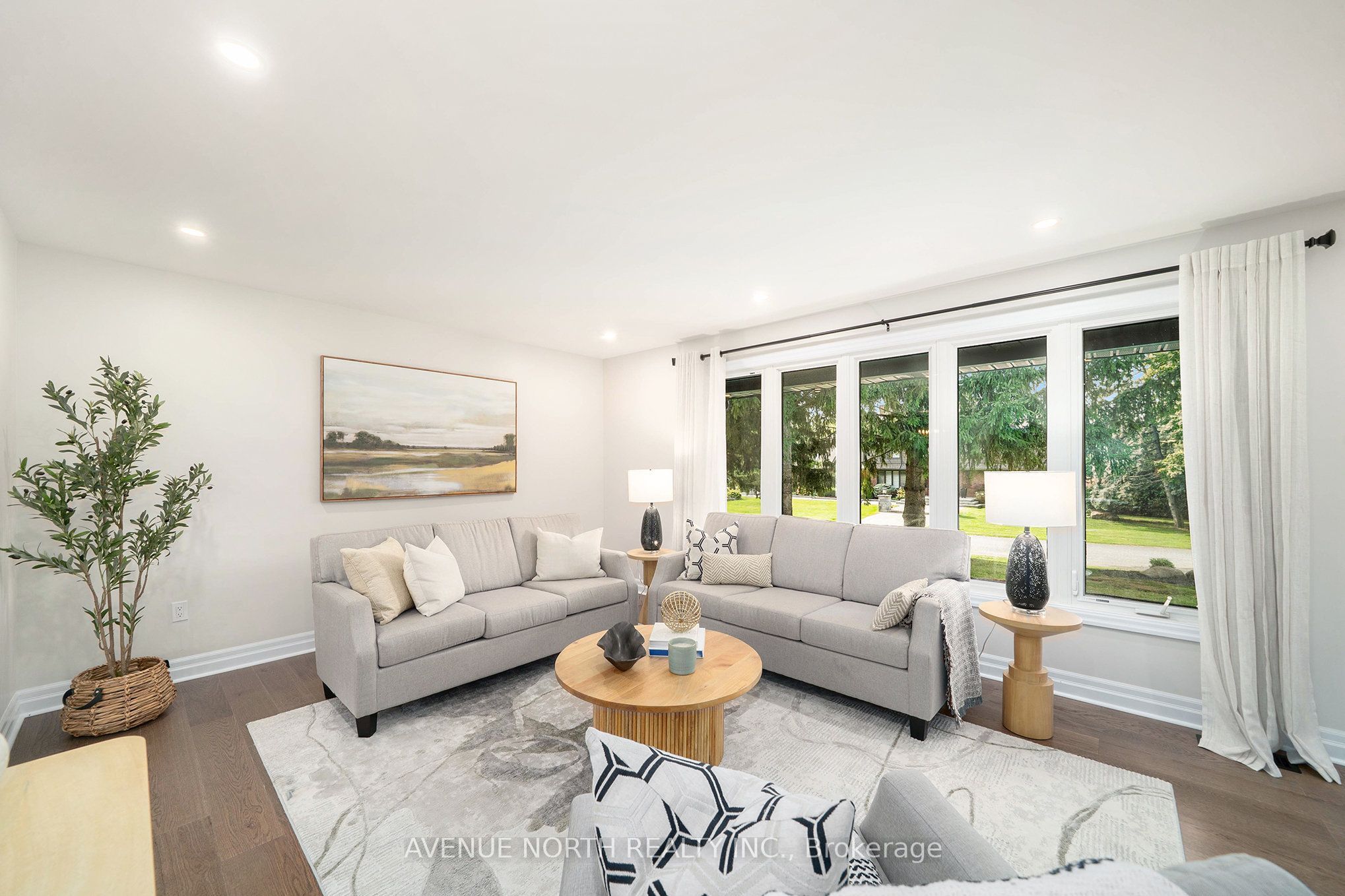 19 Newland Drive E Property Photo 16