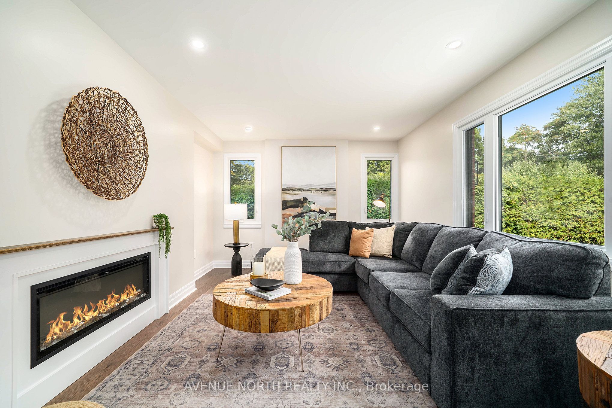19 Newland Drive E Property Photo 17