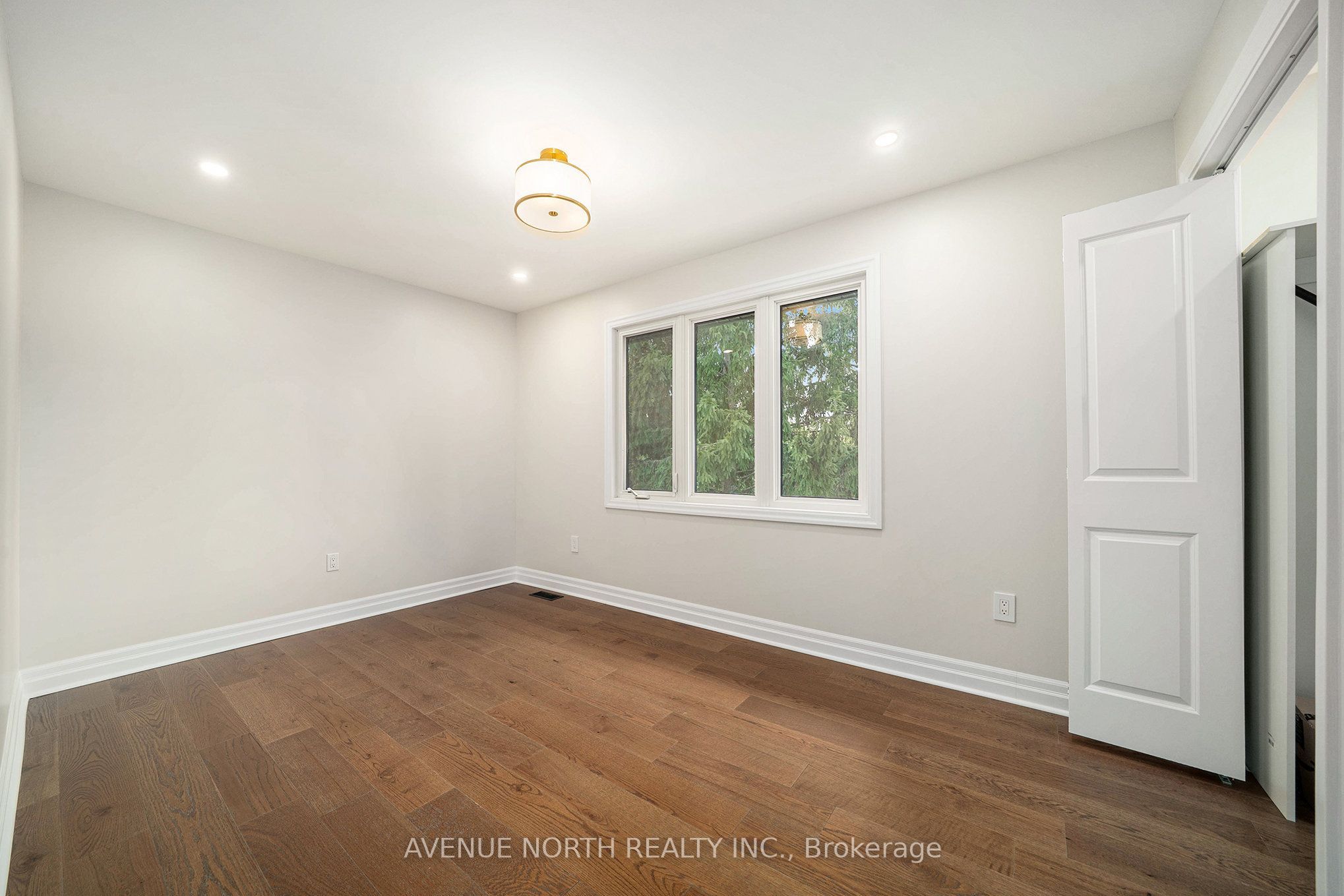 19 Newland Drive E Property Photo 30