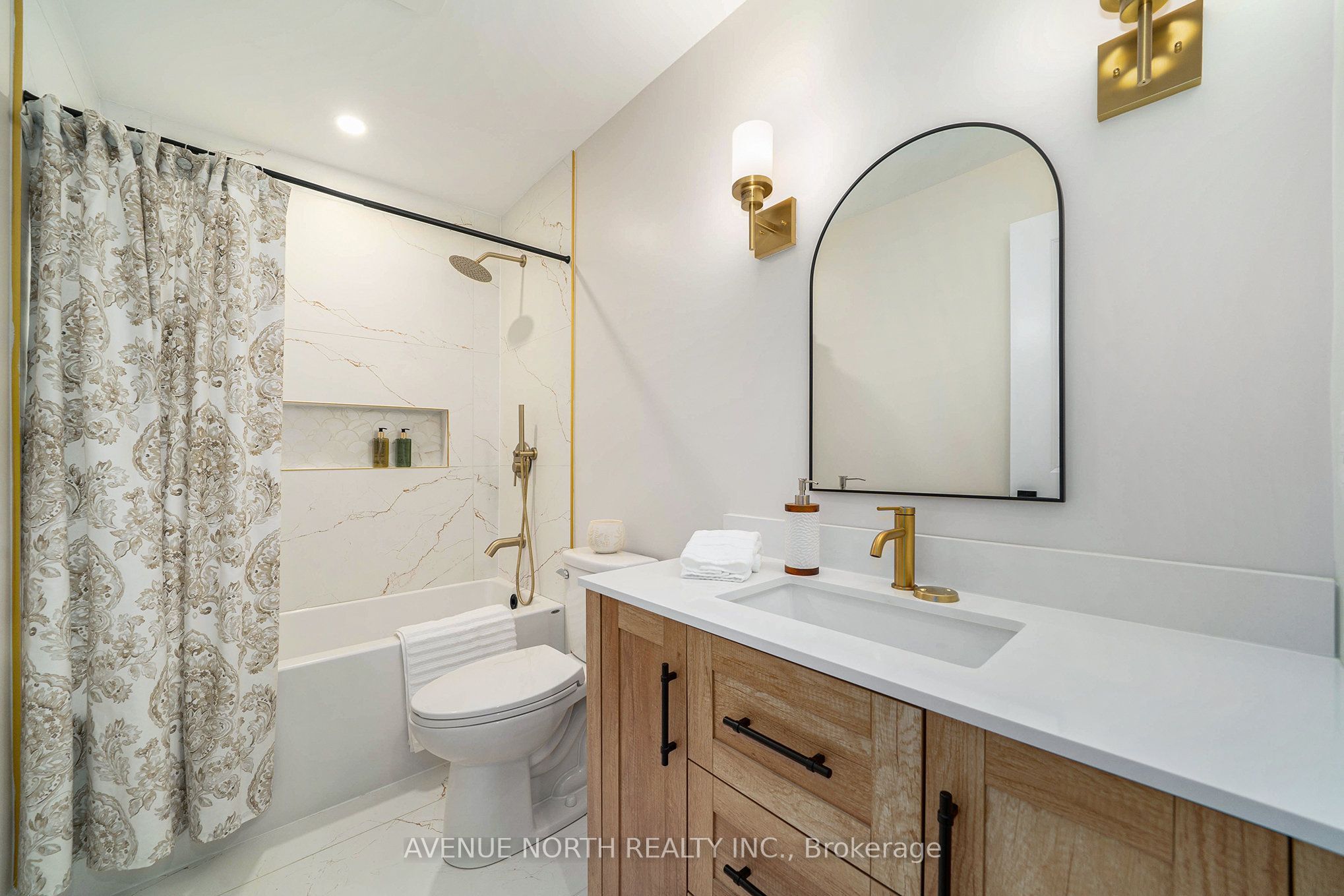 19 Newland Drive E Property Photo 31