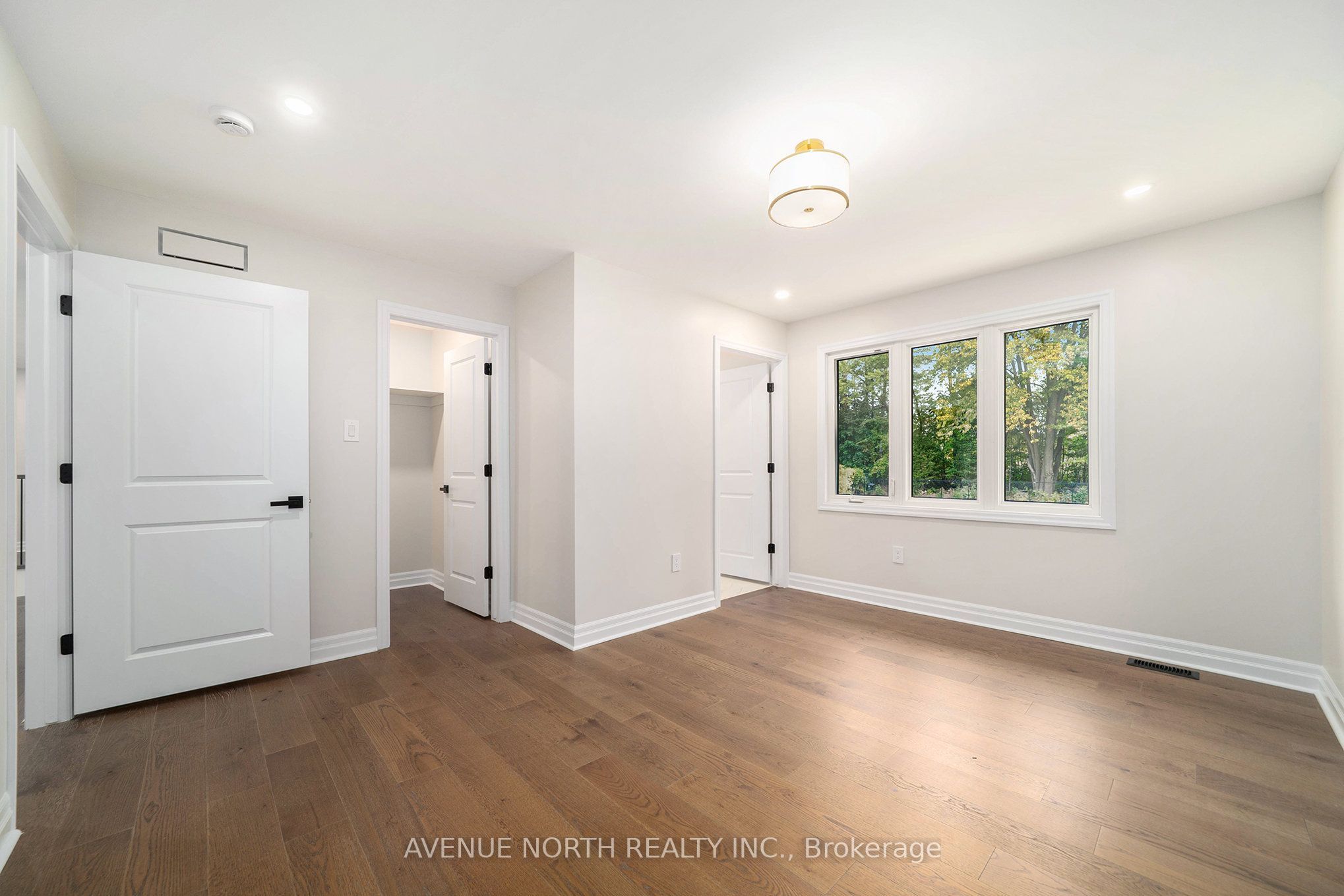 19 Newland Drive E Property Photo 33