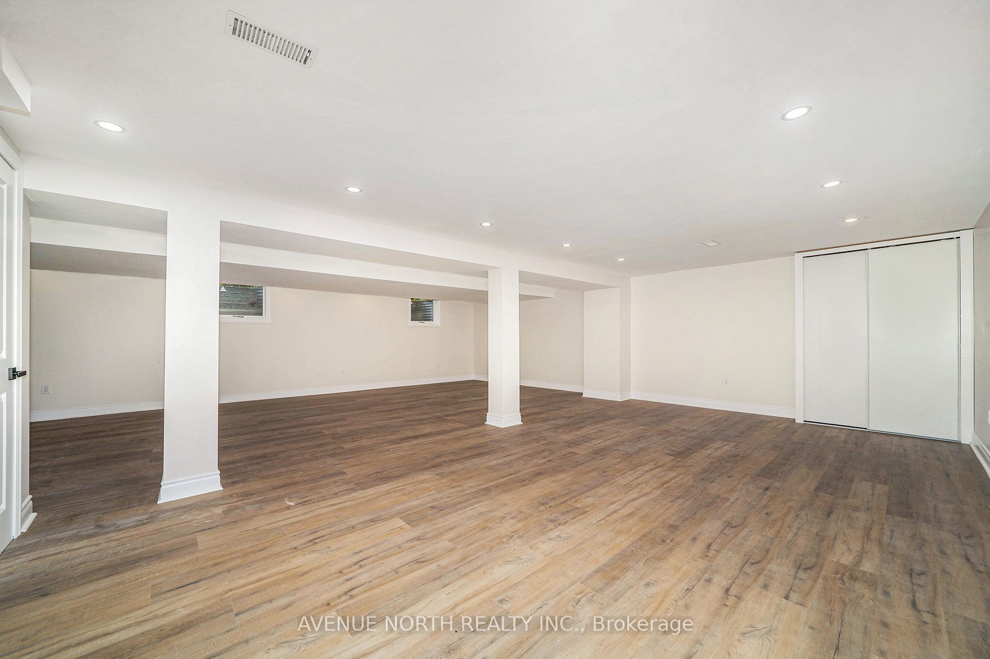 19 Newland Drive E Property Photo 34