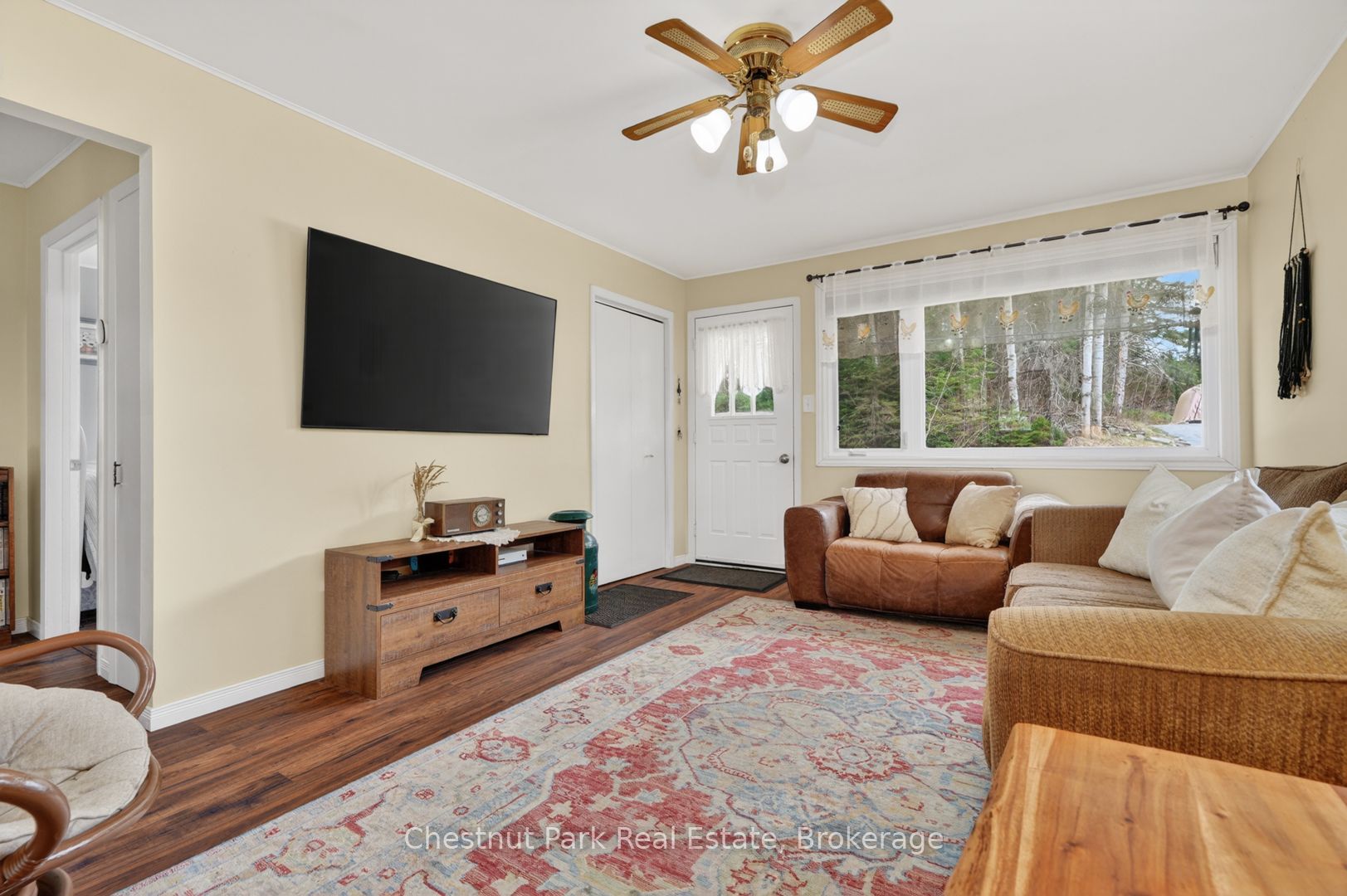 213 Yonge Street Property Photo 5