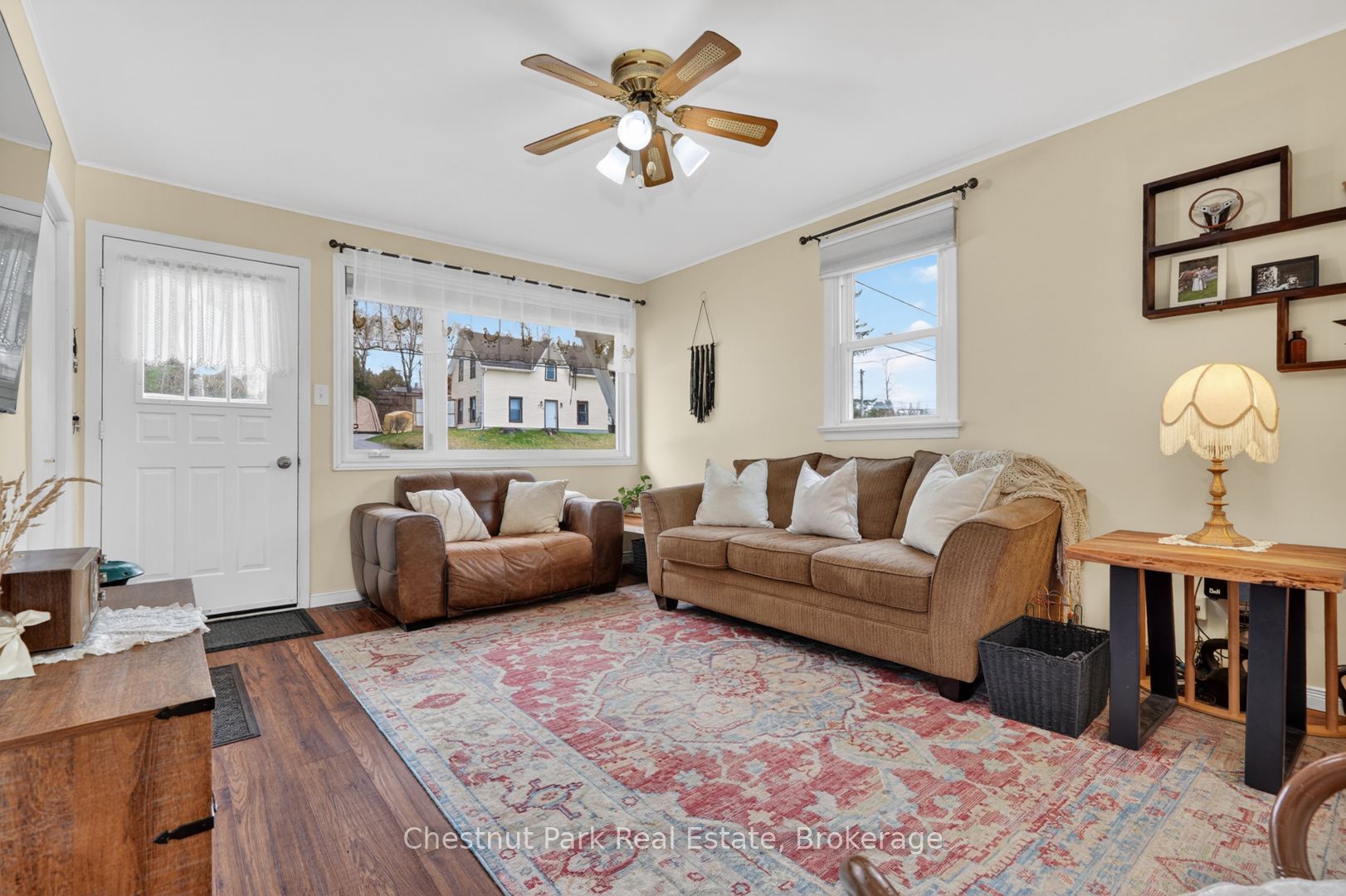 213 Yonge Street Property Photo 6