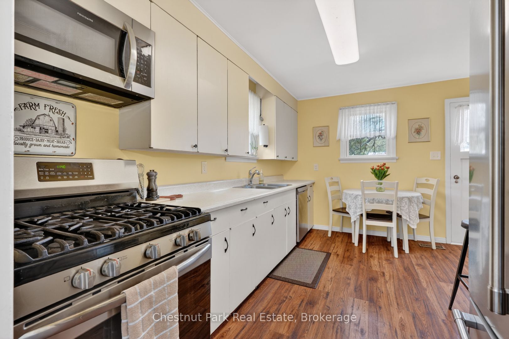 213 Yonge Street Property Photo 8