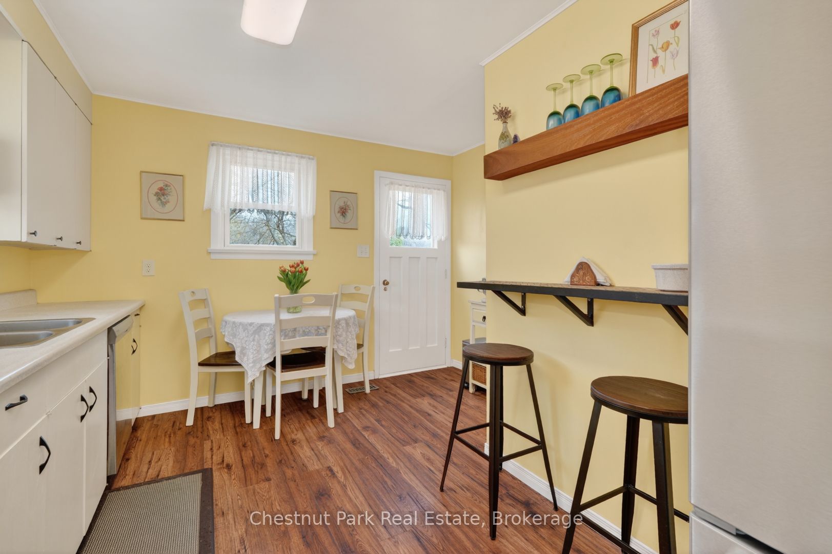 213 Yonge Street Property Photo 9