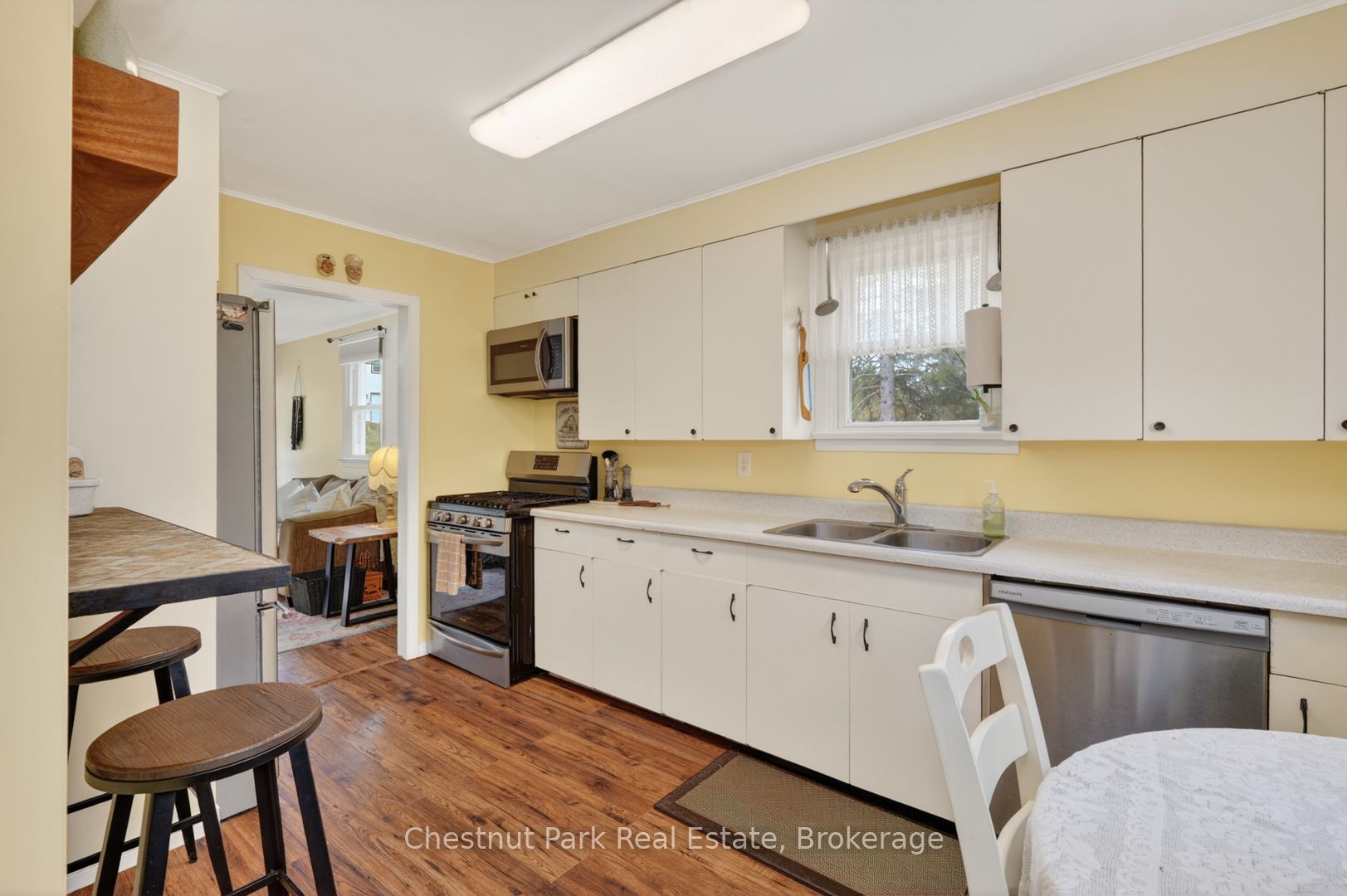 213 Yonge Street Property Photo 10