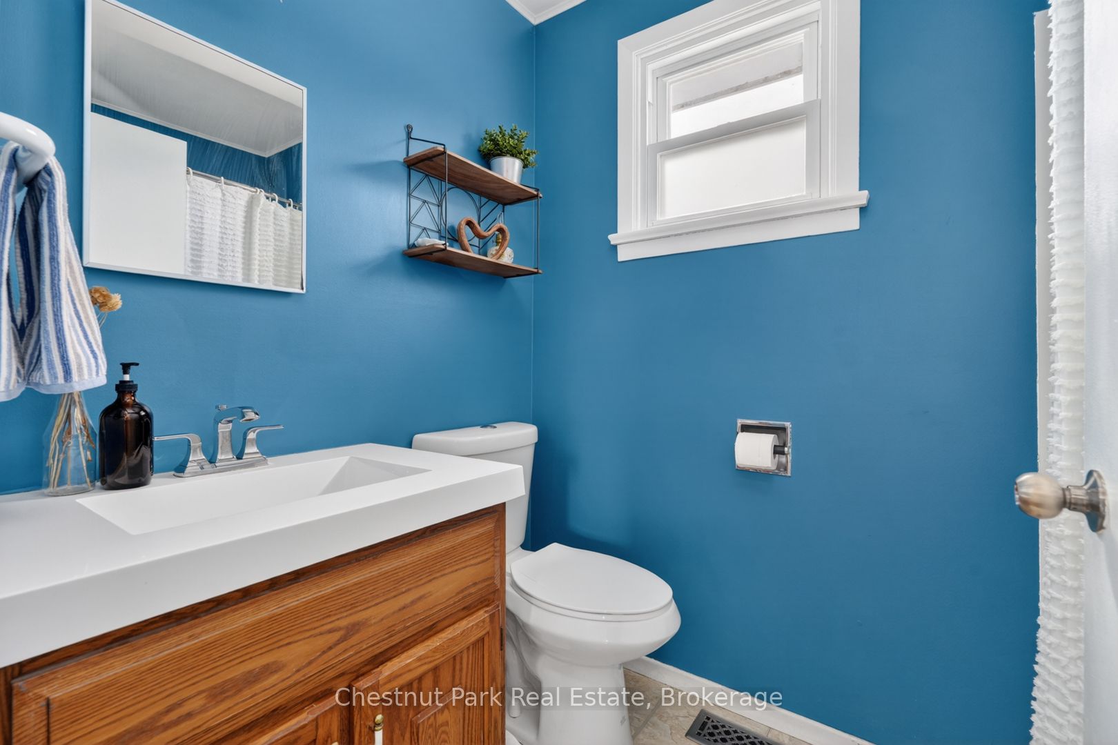 213 Yonge Street Property Photo 15