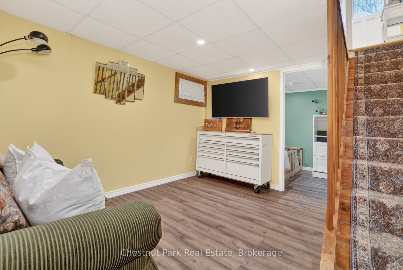 213 Yonge Street Property Photo 17