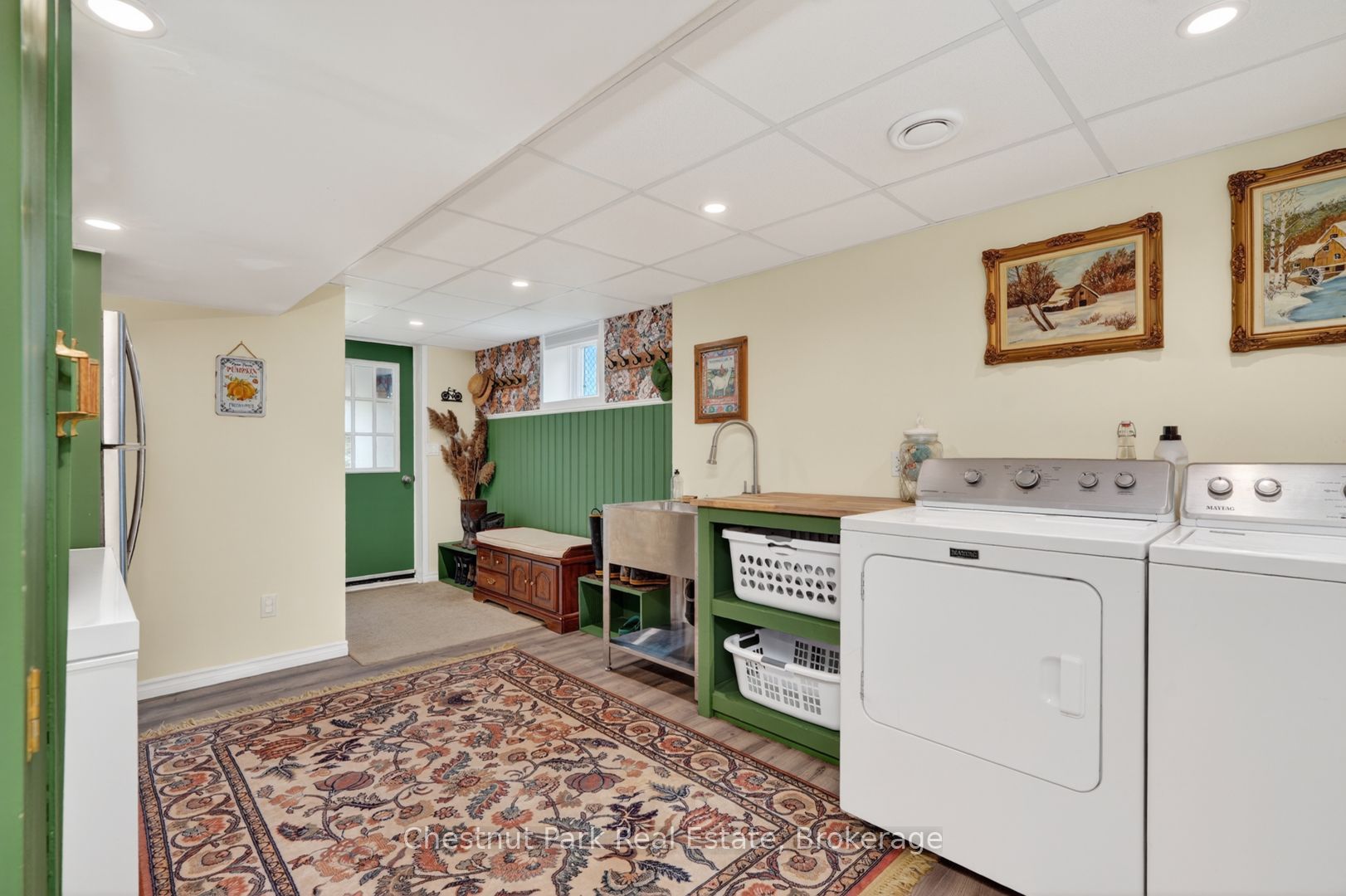 213 Yonge Street Property Photo 19