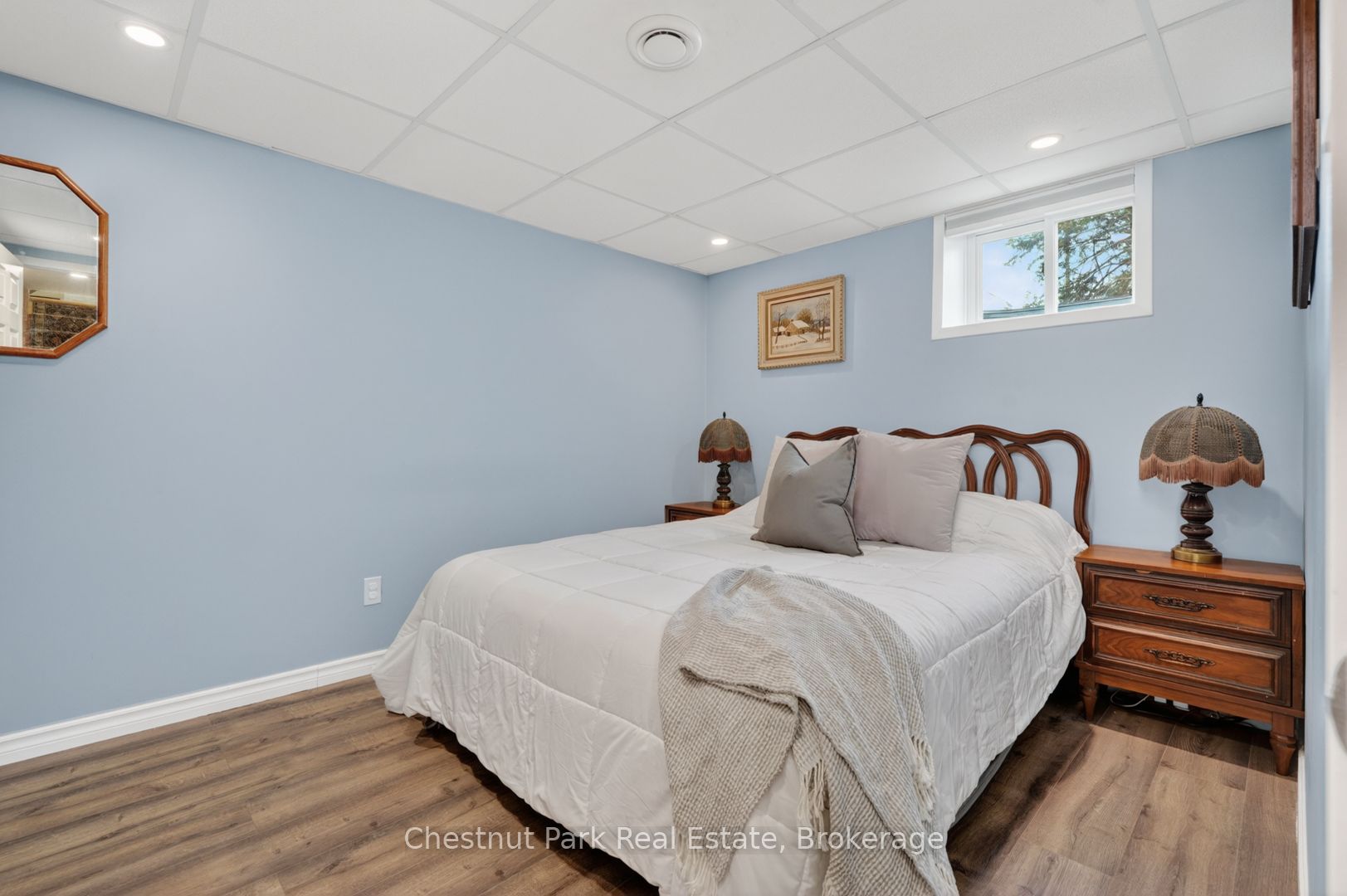 213 Yonge Street Property Photo 23