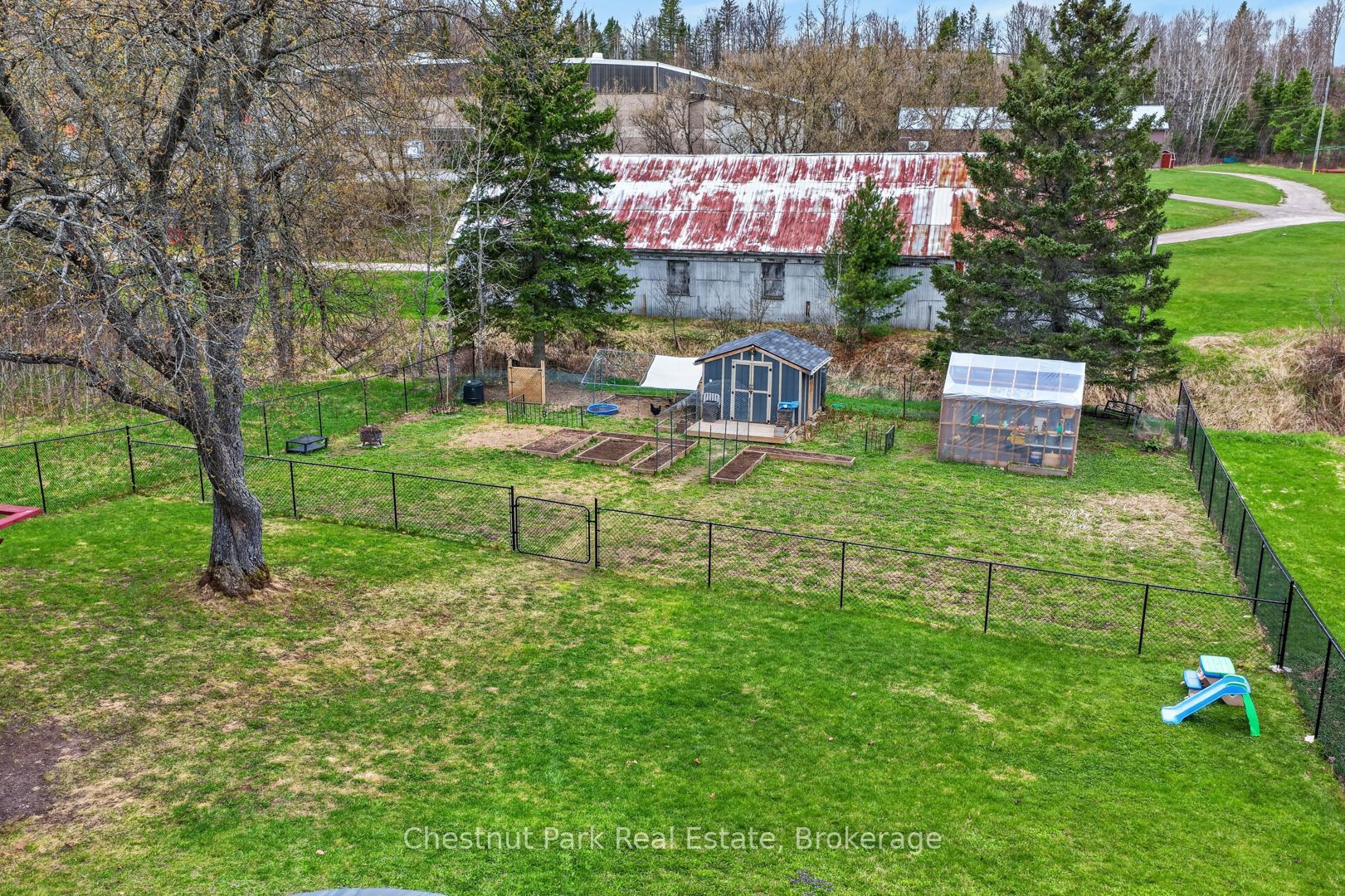 213 Yonge Street Property Photo 35
