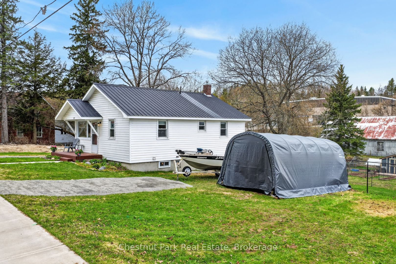 213 Yonge Street Property Photo 40
