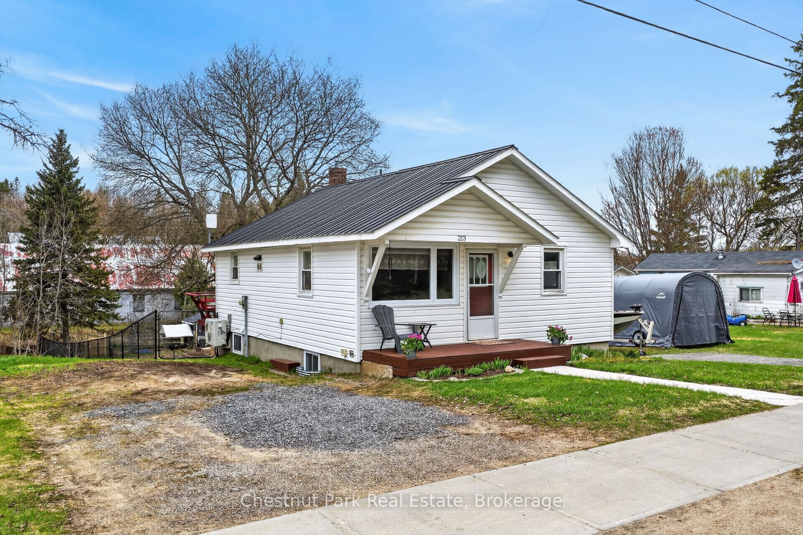 213 Yonge Street Property Photo 41