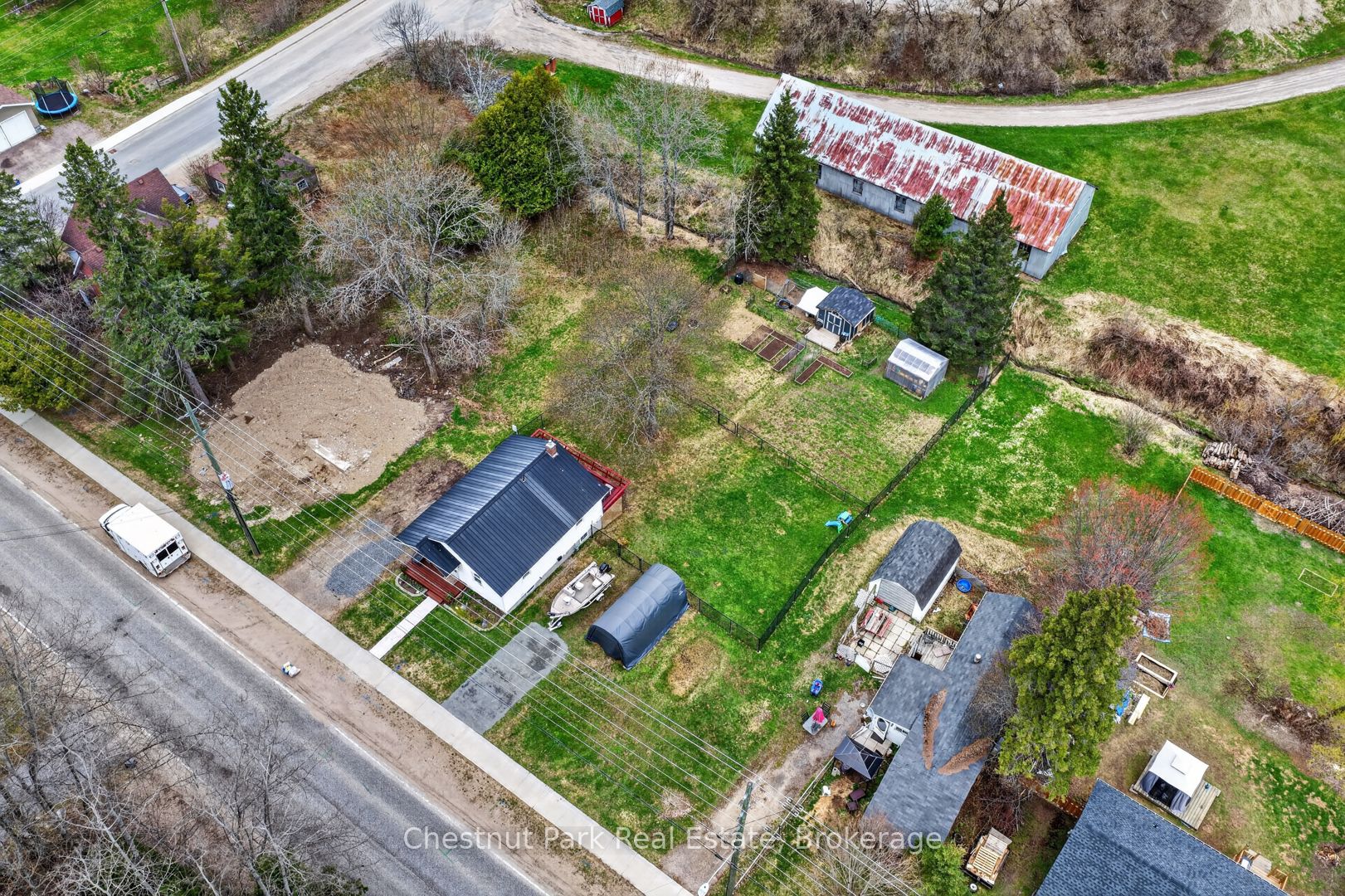 213 Yonge Street Property Photo 42