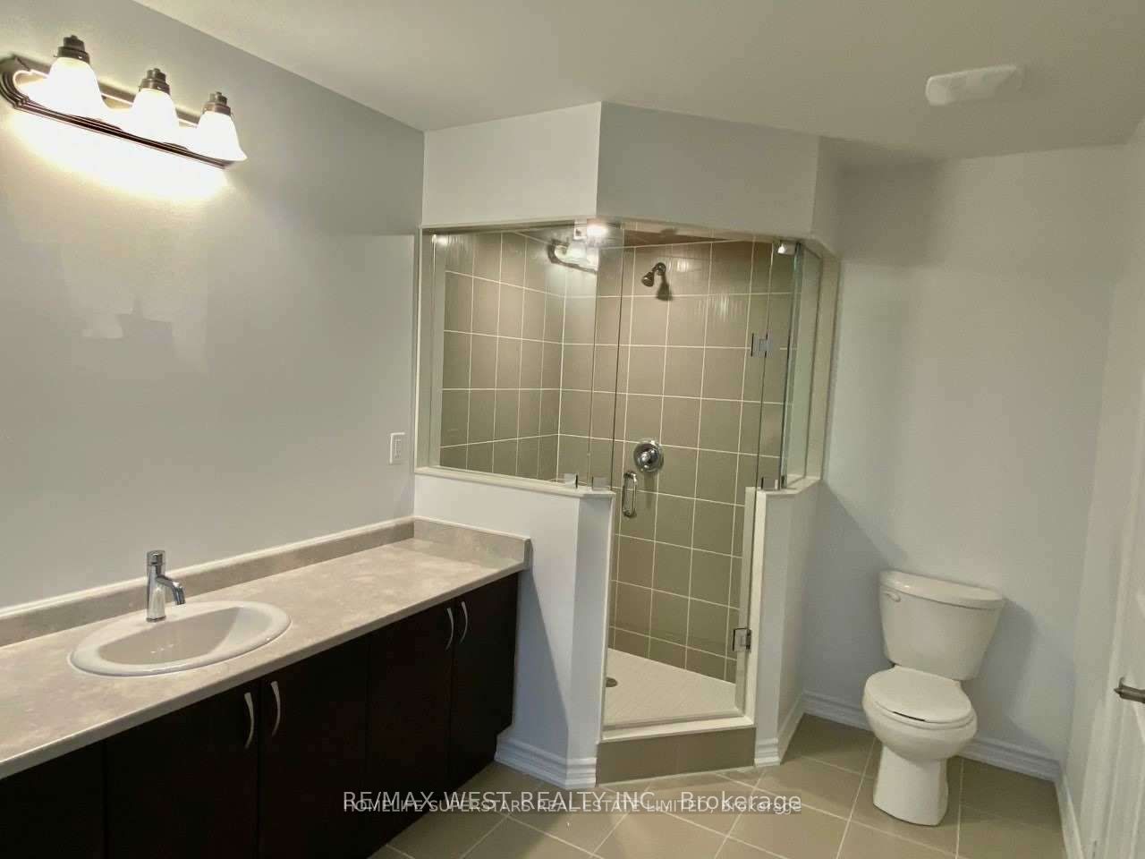 256 Ridley Crescent Property Photo 4