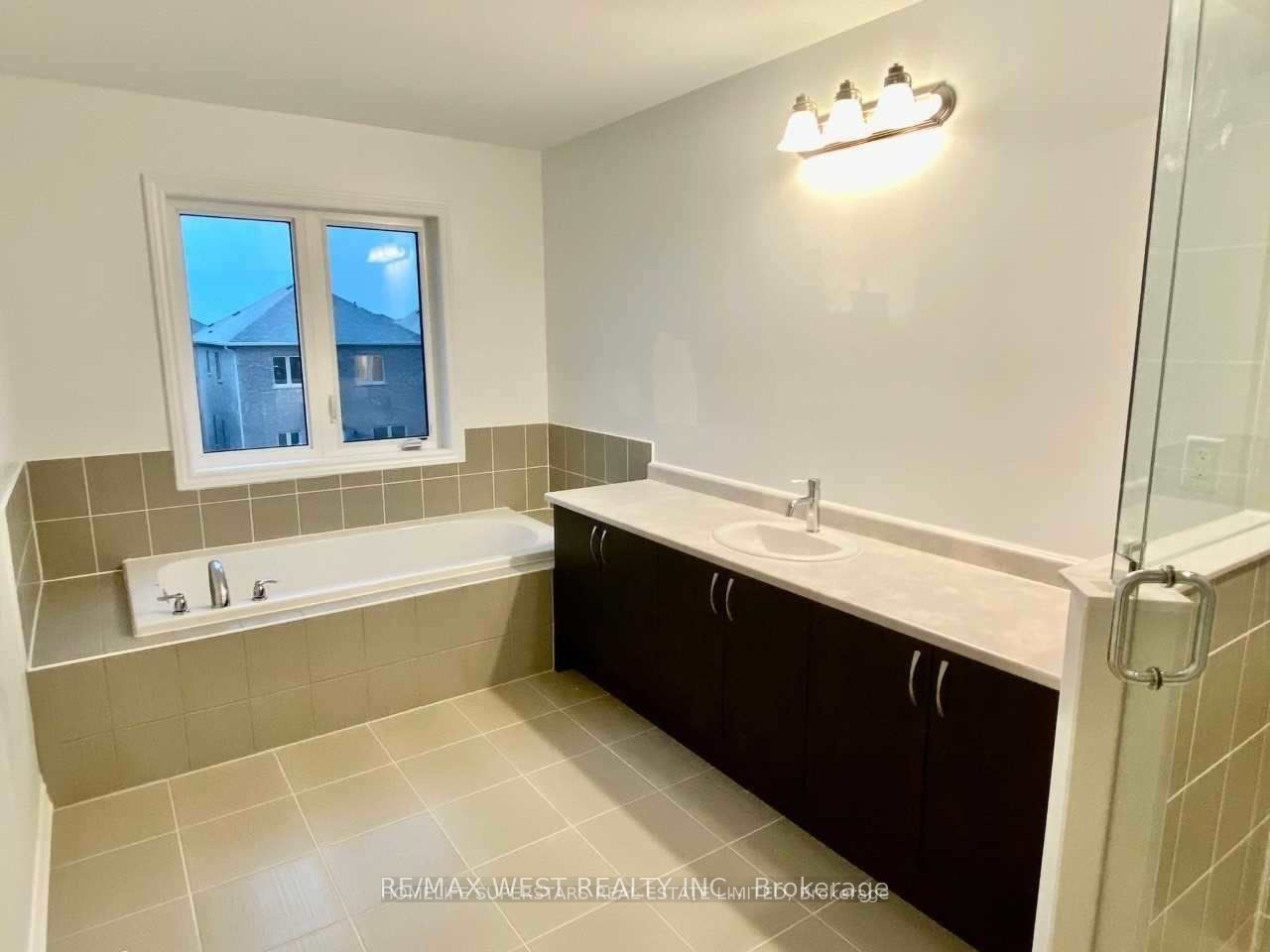 256 Ridley Crescent Property Photo 6