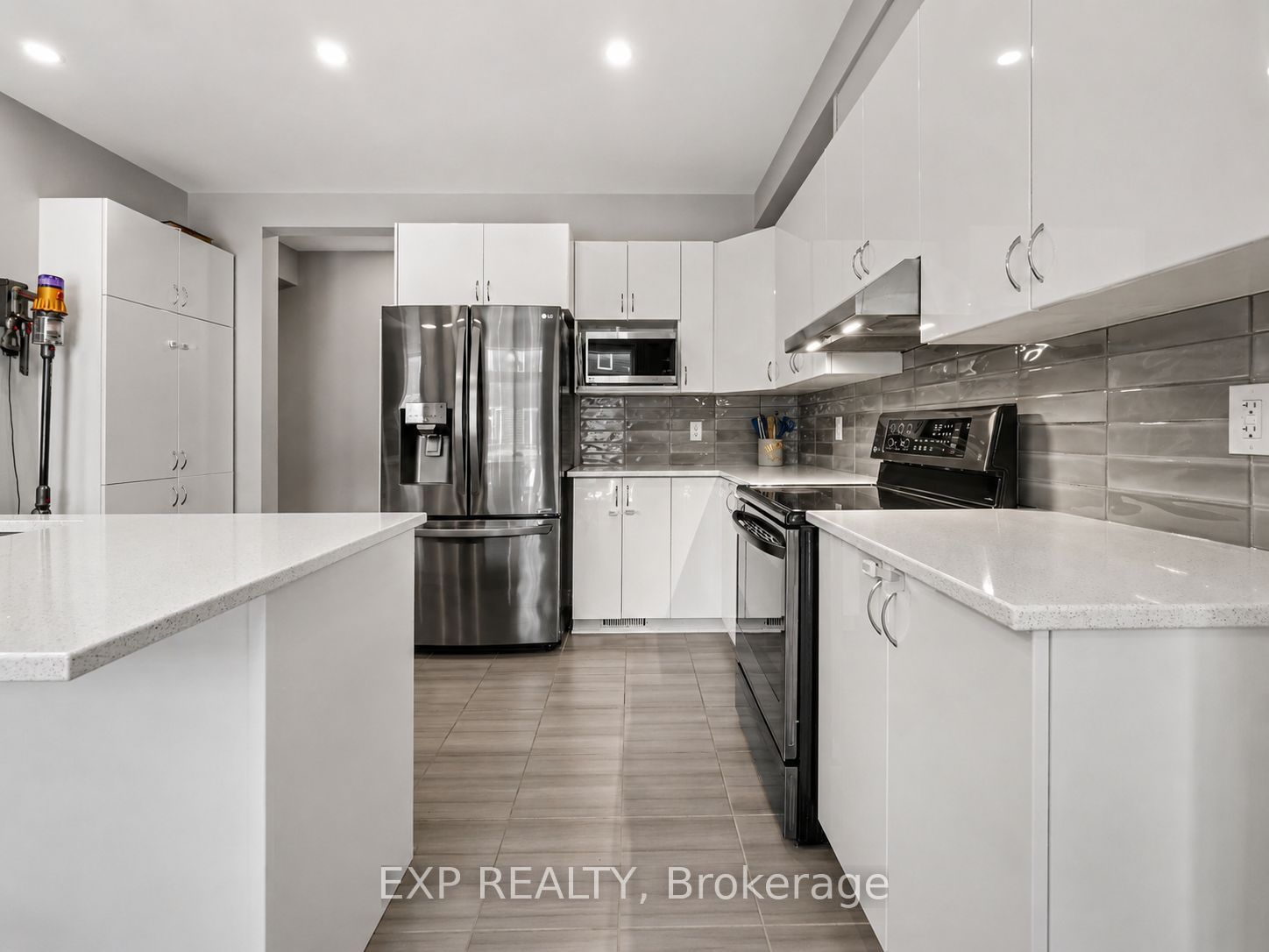719 Cashmere Terrace Property Photo 13