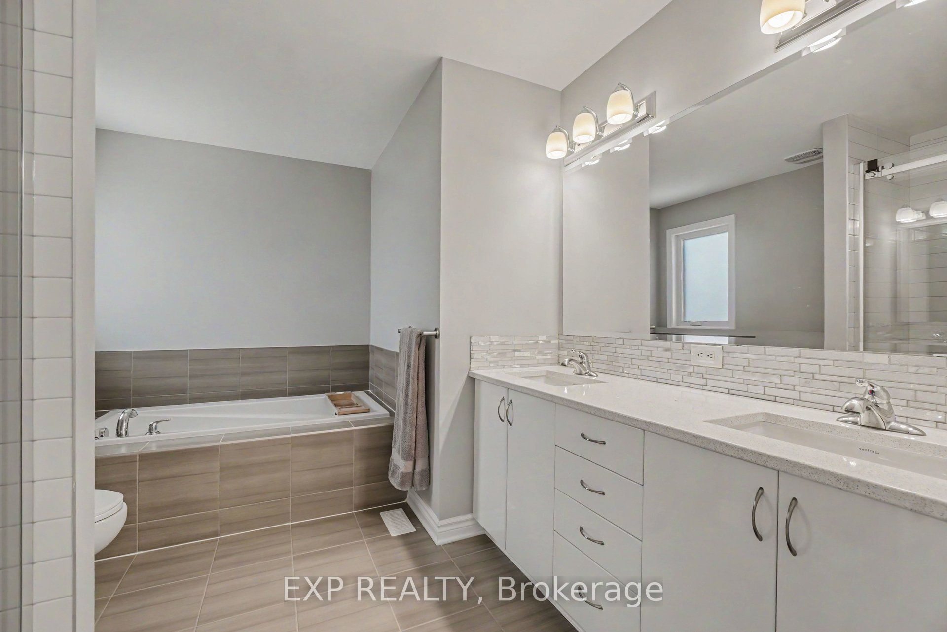 719 Cashmere Terrace Property Photo 23