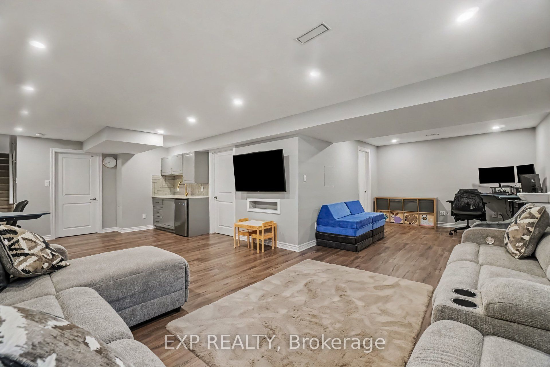 719 Cashmere Terrace Property Photo 33