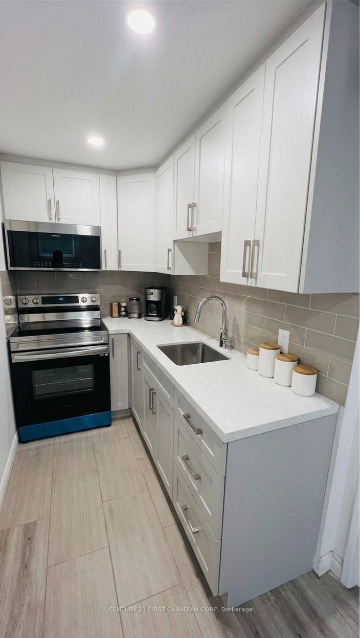 1875 Reilly Walk Lower Unit Property Photo 7