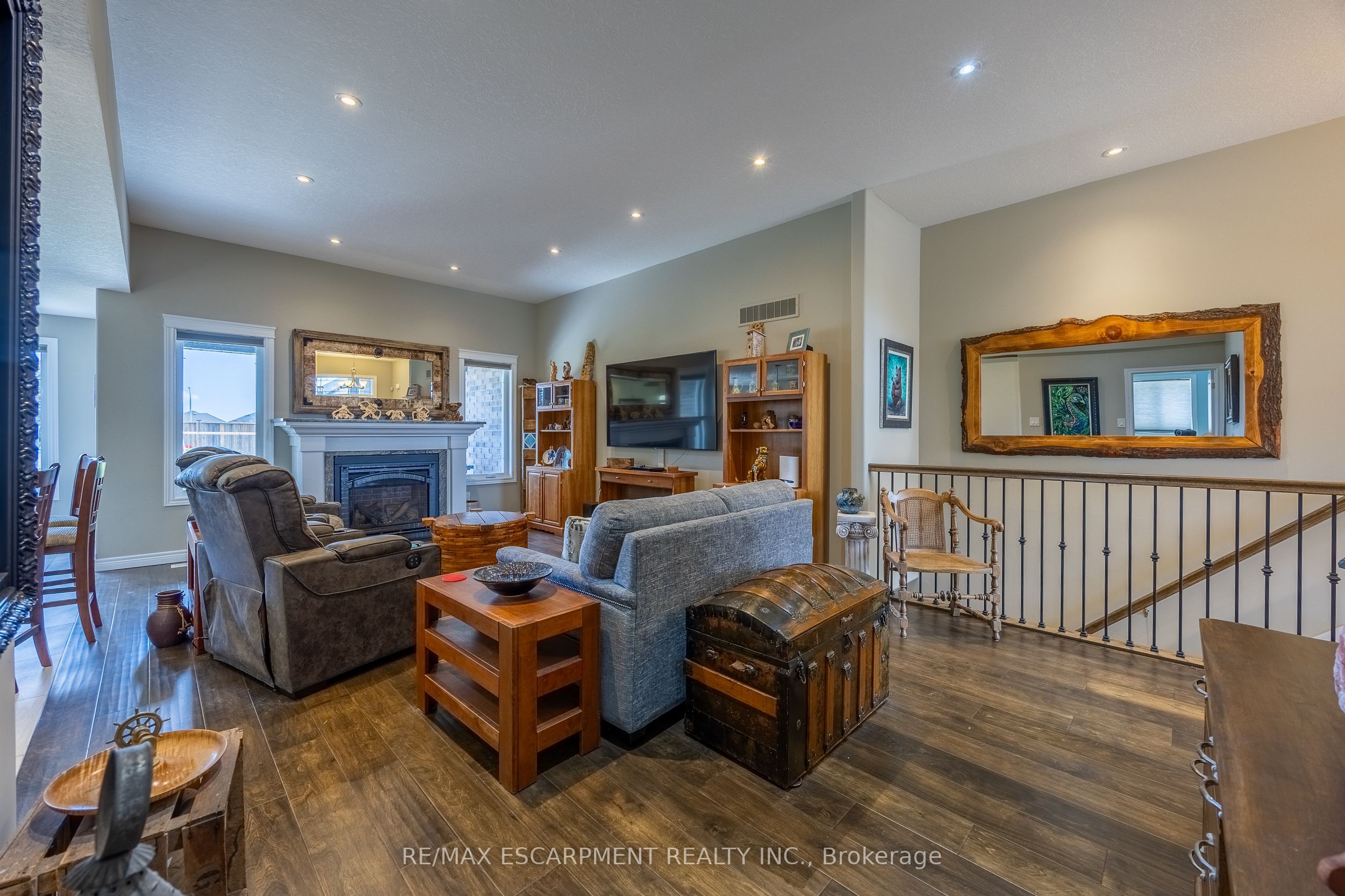 7 Stonebridge Place Property Photo 6
