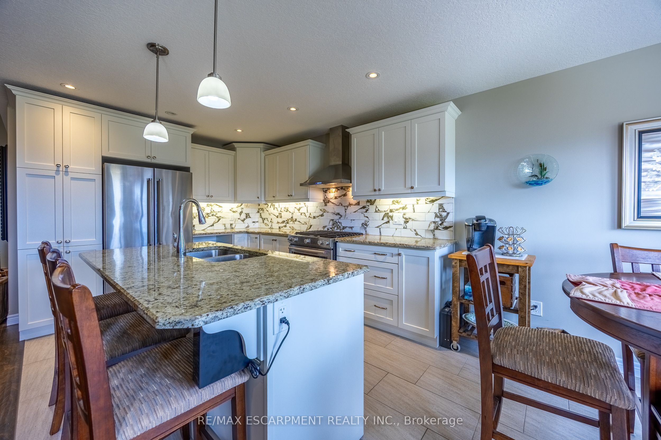 7 Stonebridge Place Property Photo 8