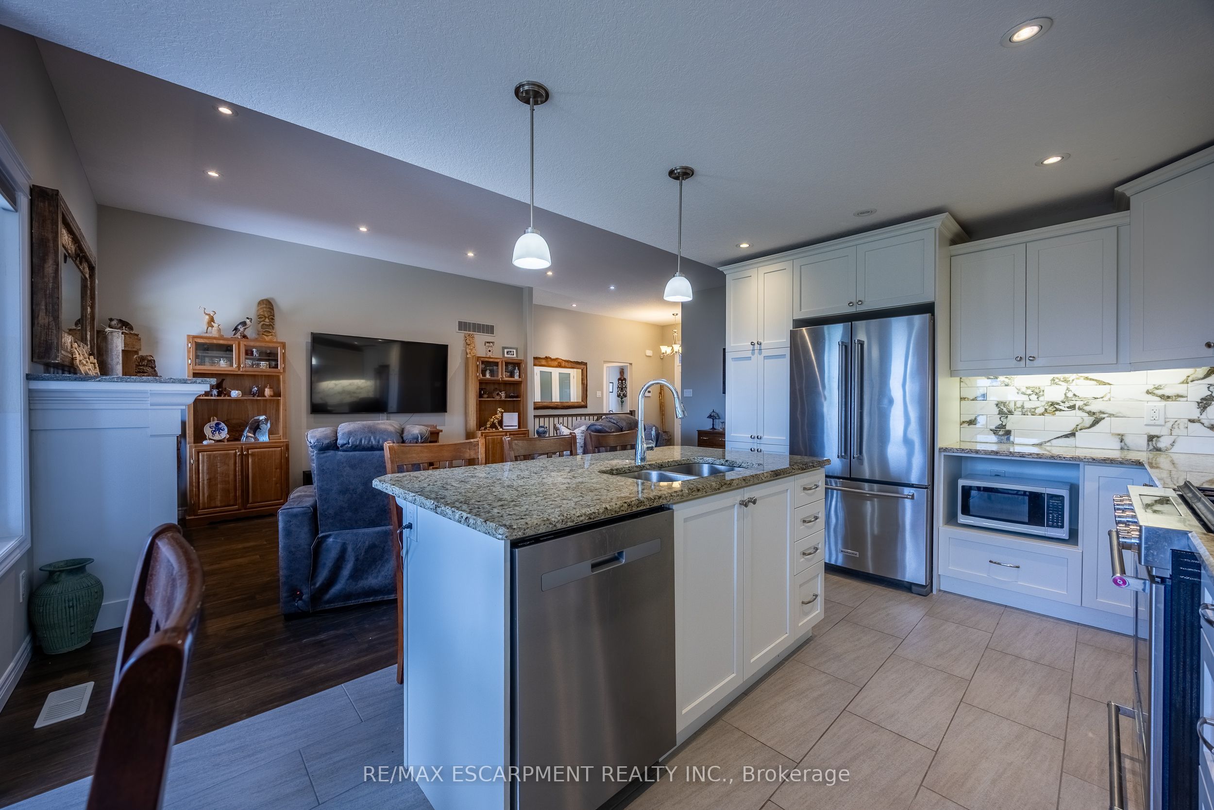 7 Stonebridge Place Property Photo 9