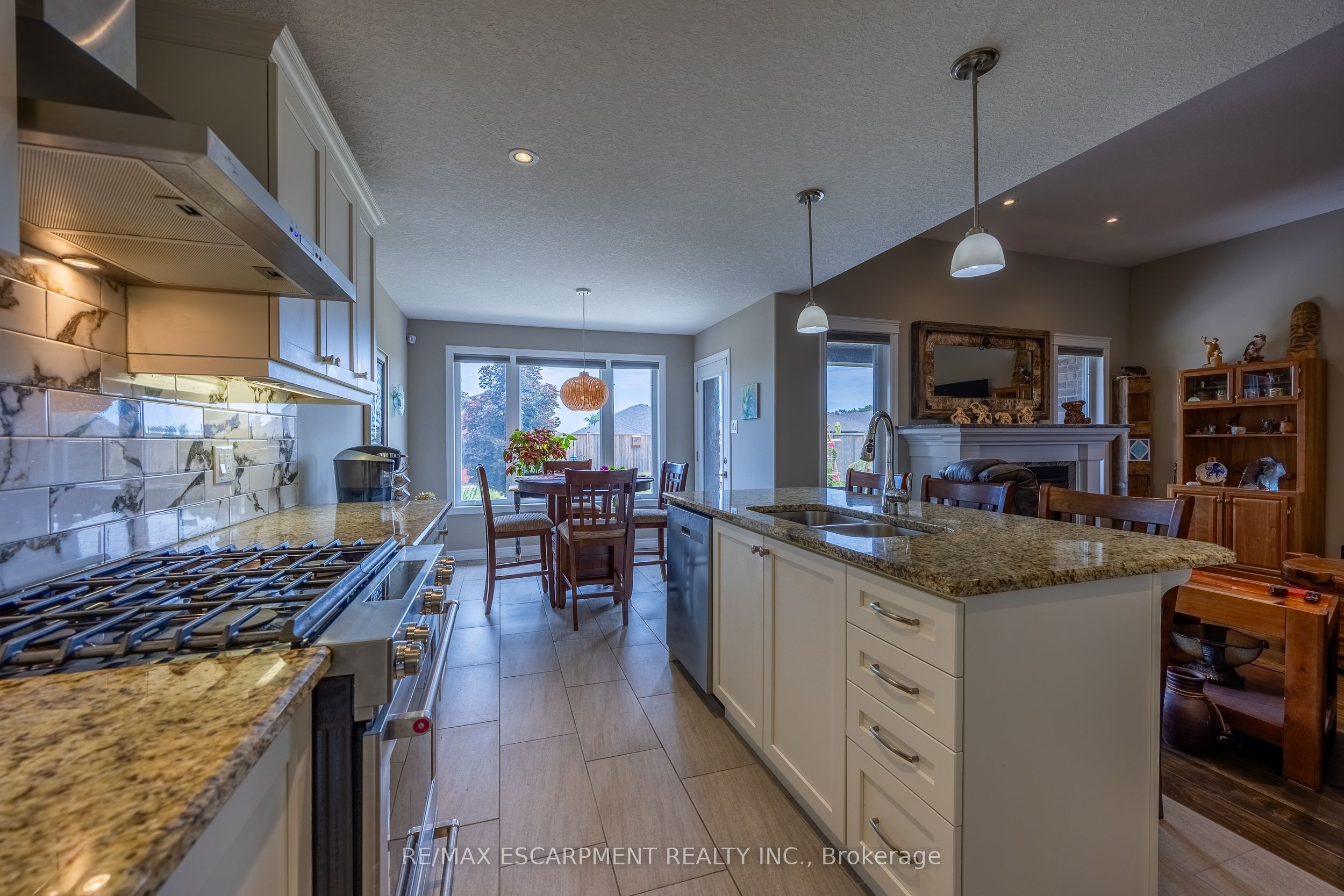 7 Stonebridge Place Property Photo 10