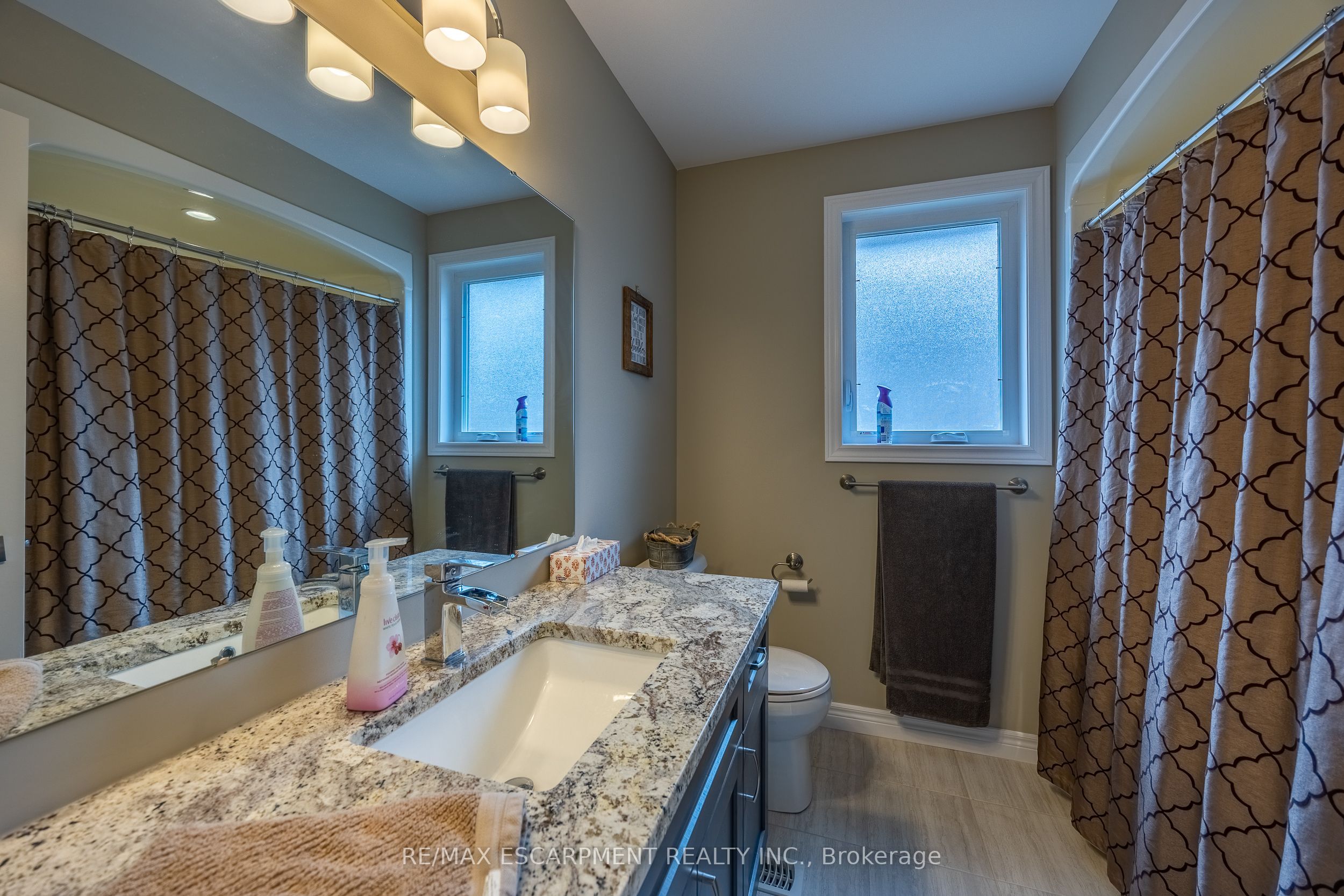 7 Stonebridge Place Property Photo 17