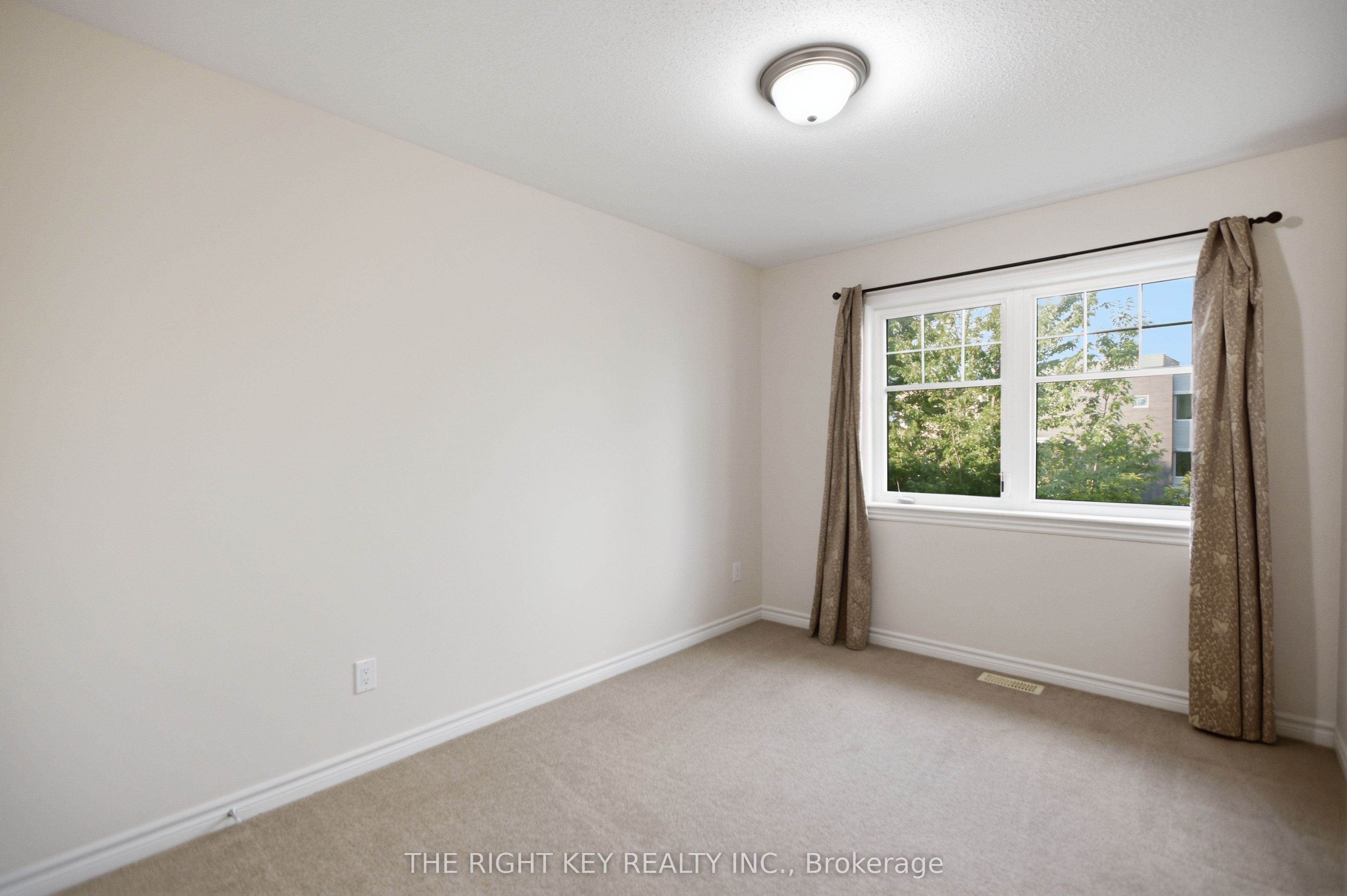 480 Stalwart Crescent Property Photo 25