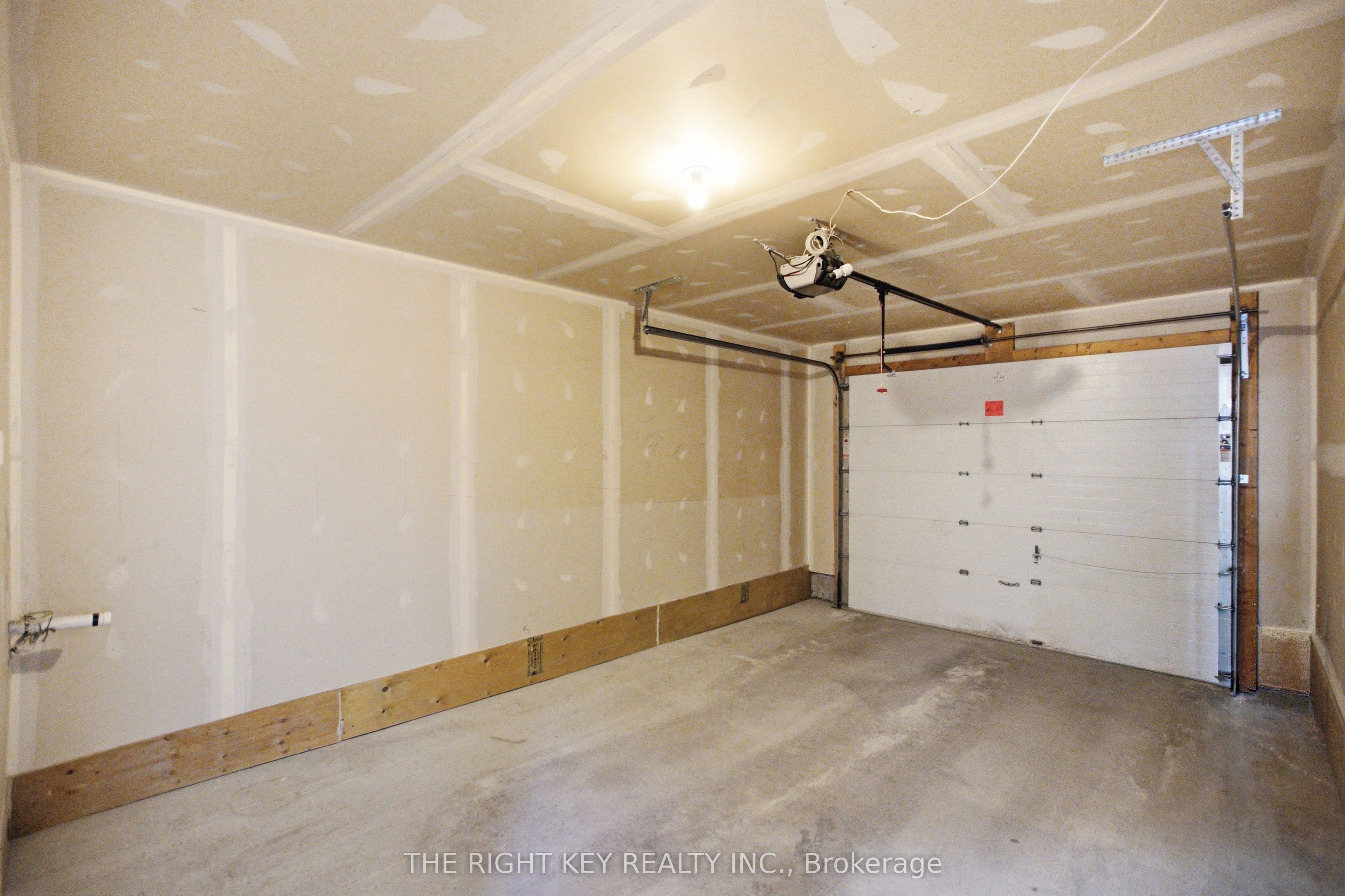 480 Stalwart Crescent Property Photo 33