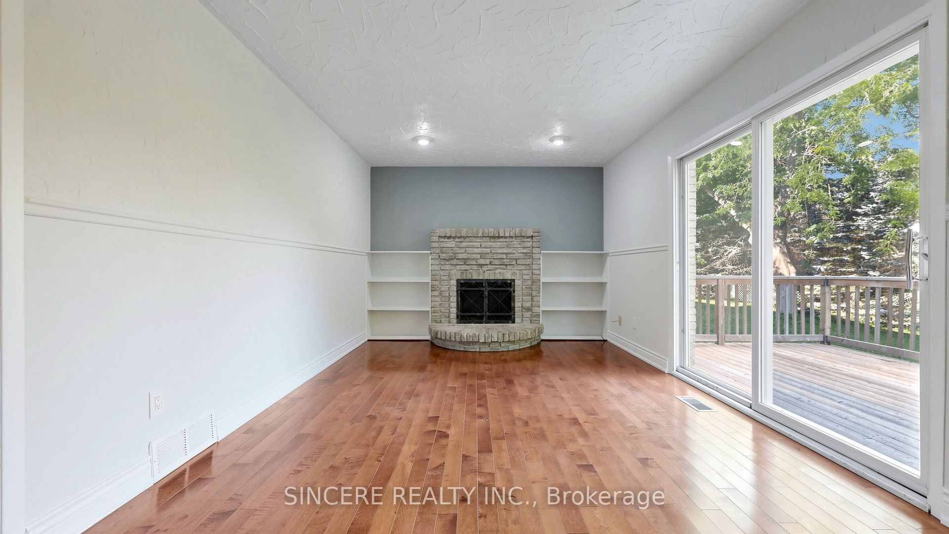 118 Candlewood Crescent Property Photo 18