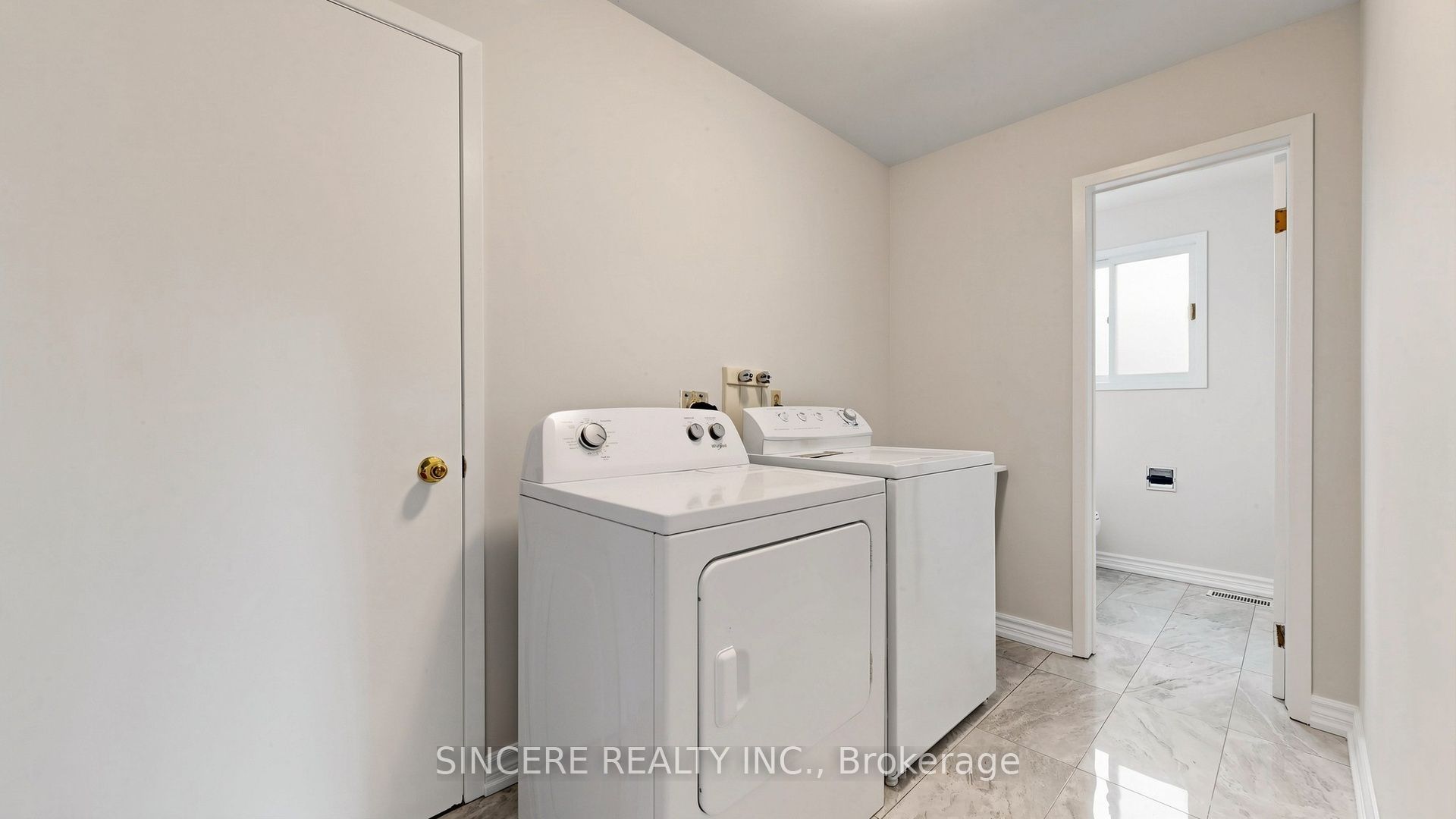 118 Candlewood Crescent Property Photo 21