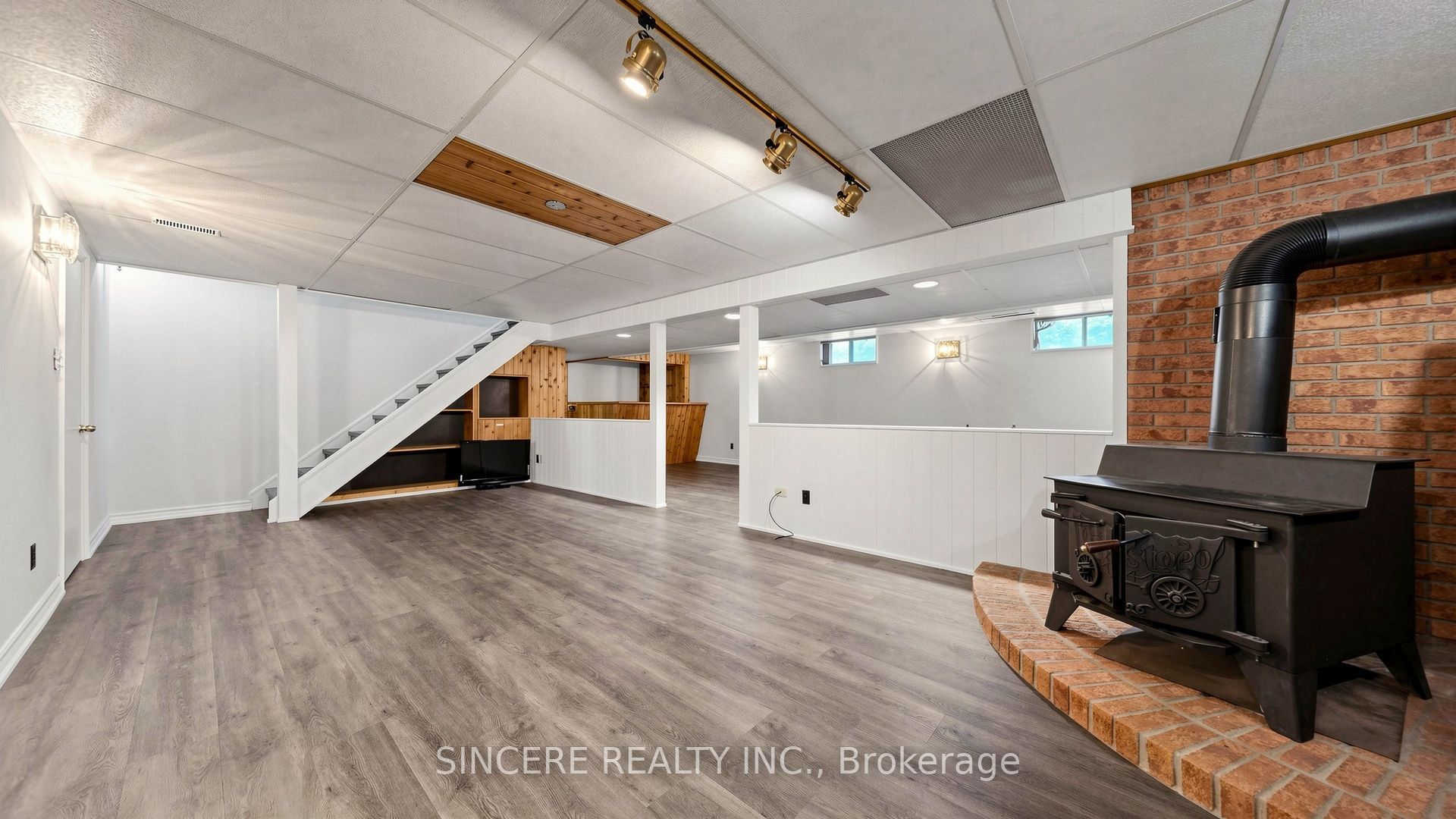 118 Candlewood Crescent Property Photo 44