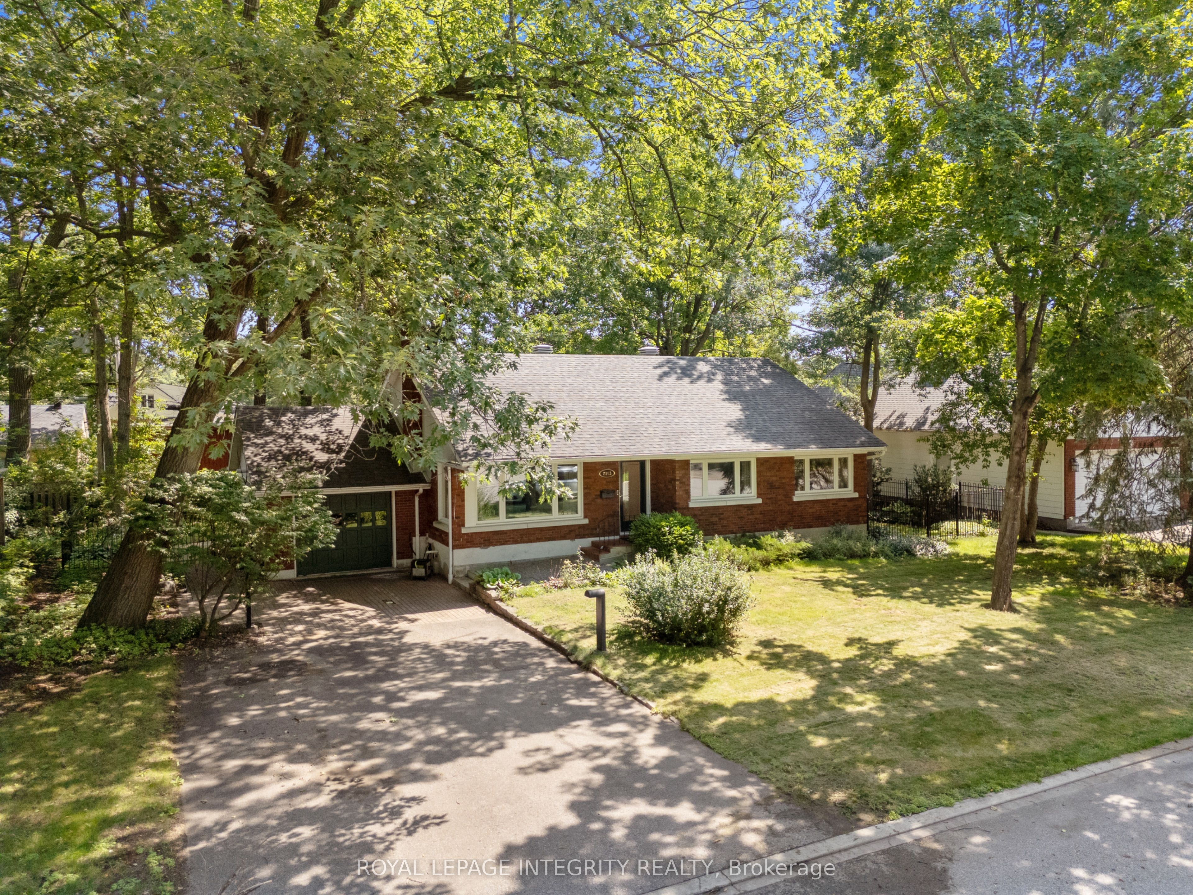 2183 Woodcrest Road Property Photo 2