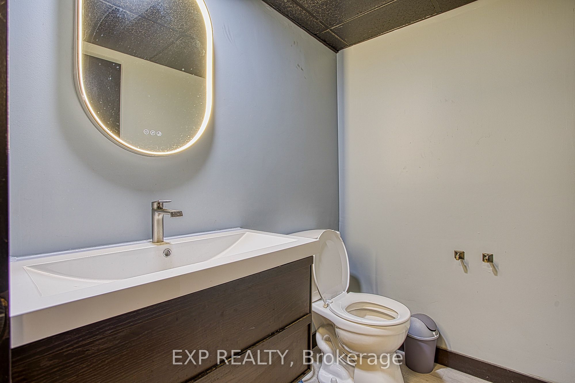 112 Ormond Street S Property Photo 10
