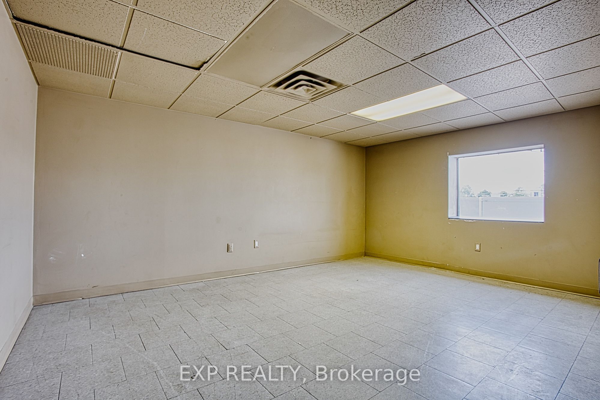 112 Ormond Street S Property Photo 14
