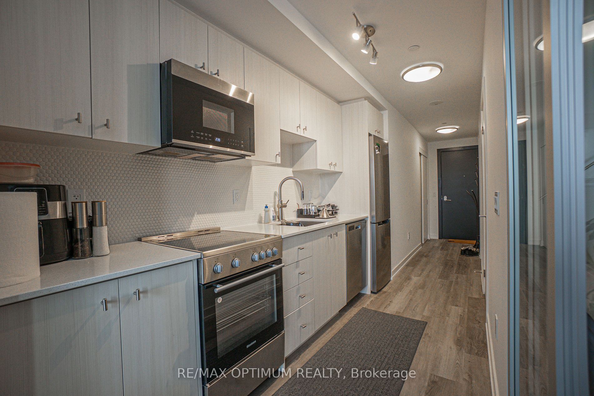 15 Wellington Street 603 Property Photo 4