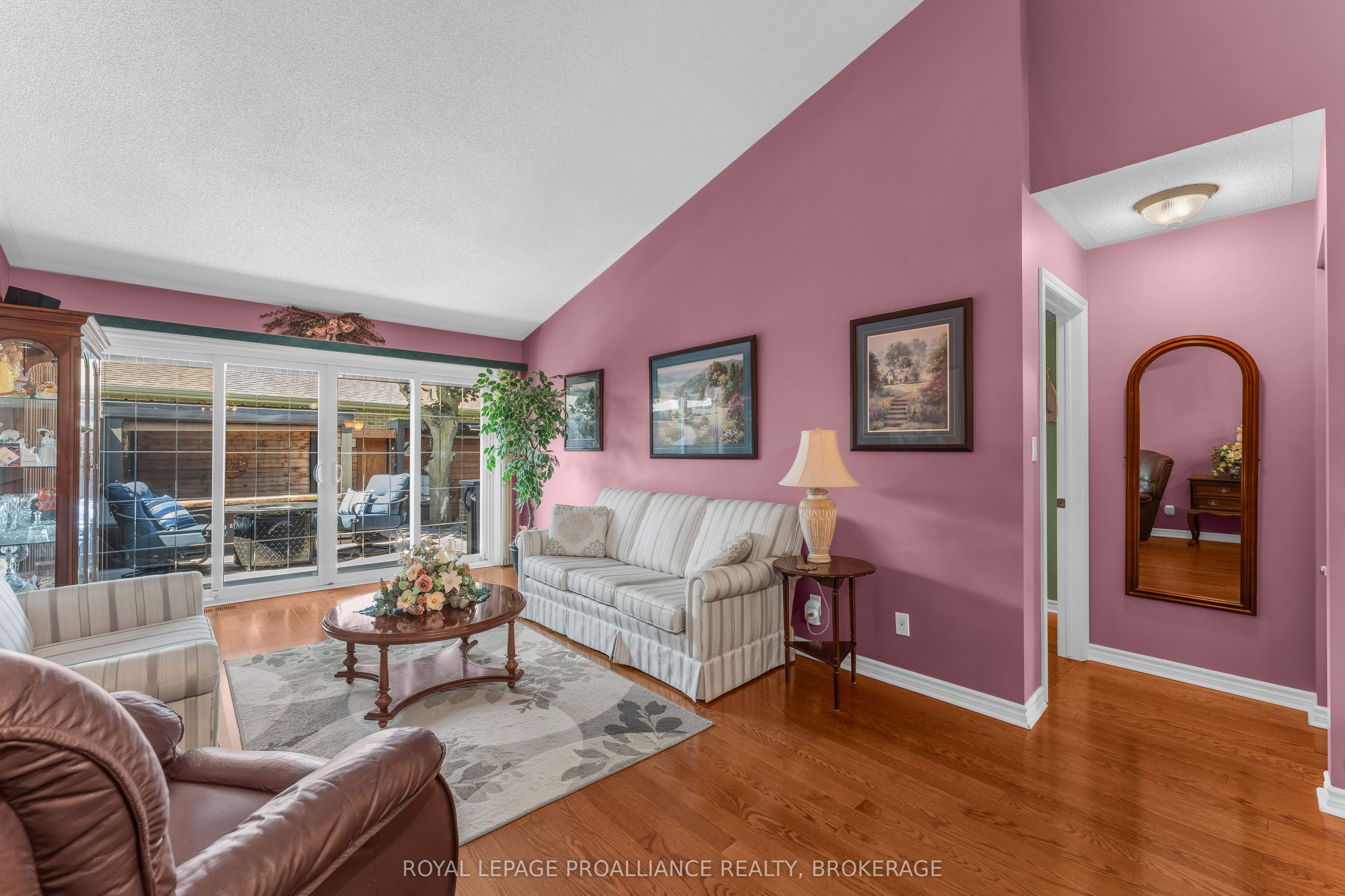 523 Trimble Gate Property Photo 16